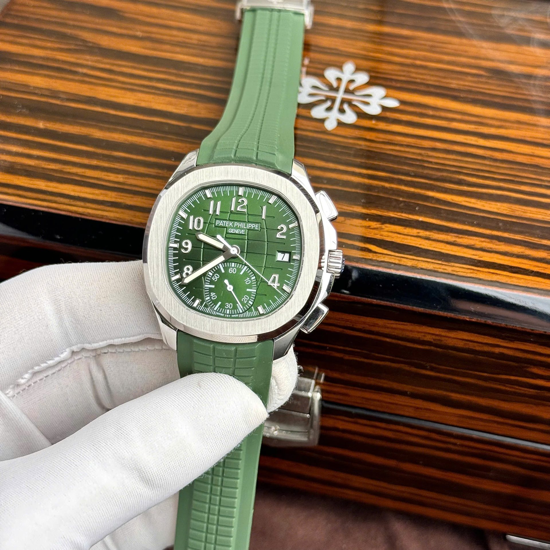 Patek Philippe Replica Watch Aquanaut 5968G Green Dial Rubber Strap 42.2mm - Elite Watch Atelier
