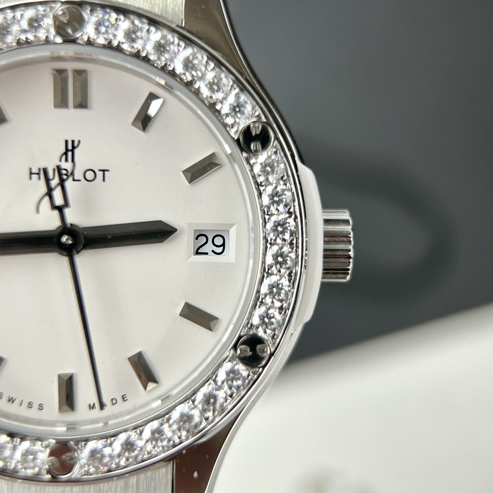 Hublot Replica Watch Women s White Rubber Strap With Moissanite Diamonds 33mm - Top club