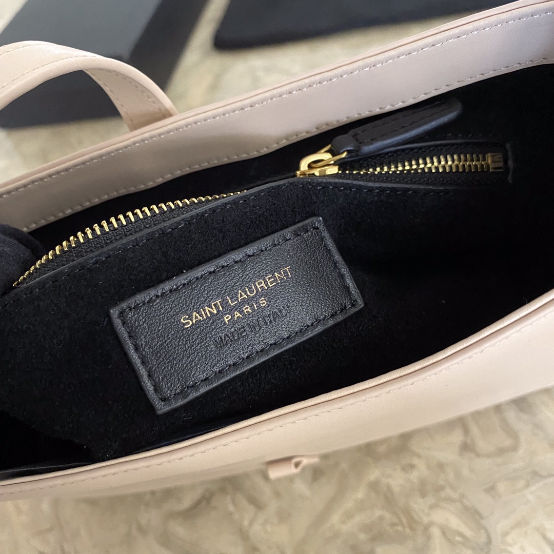 LE 5 À 7 HOBO BAG IN CROCODILE-EMBOSSED SHINY LEATHER1:1High-quality replica