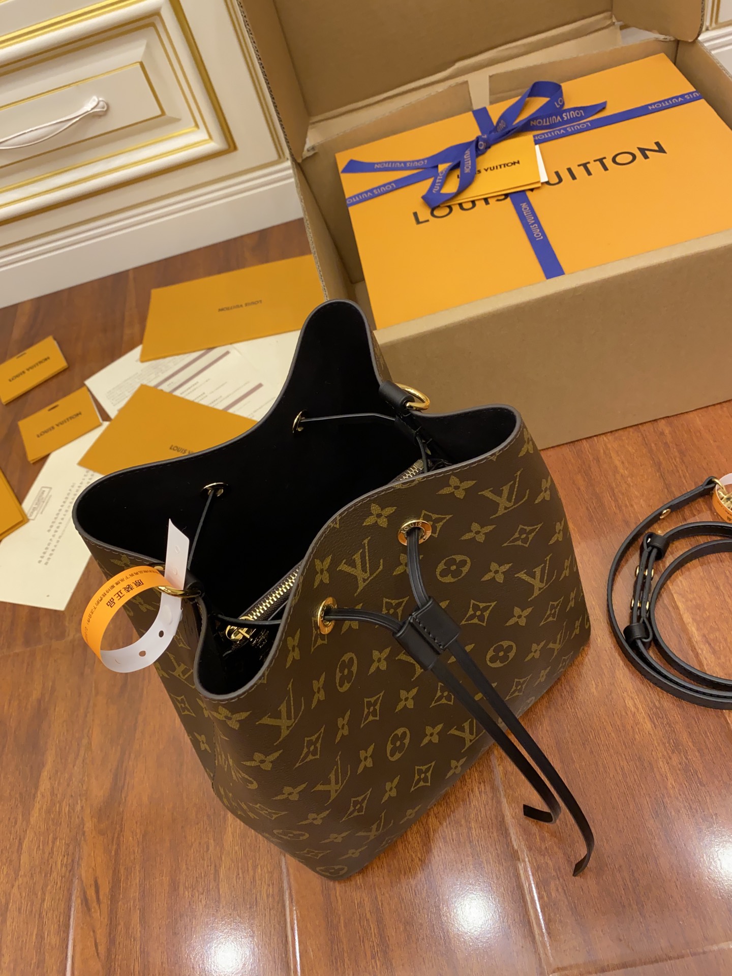 Louis Vuitton NeoNoe MM M440201:1High-quality replica