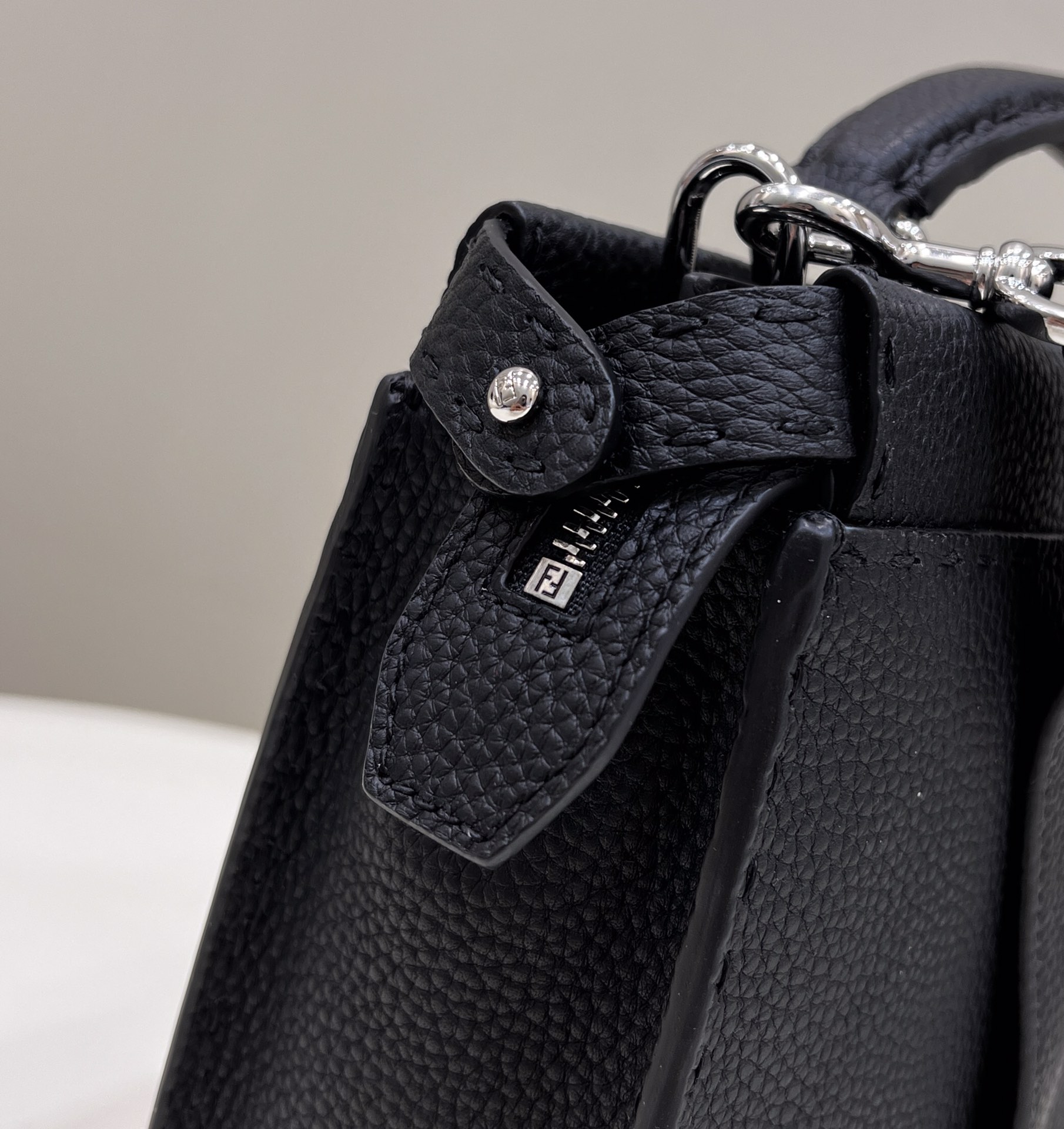 Fendi O'Lock Zipper - Replicaclubs