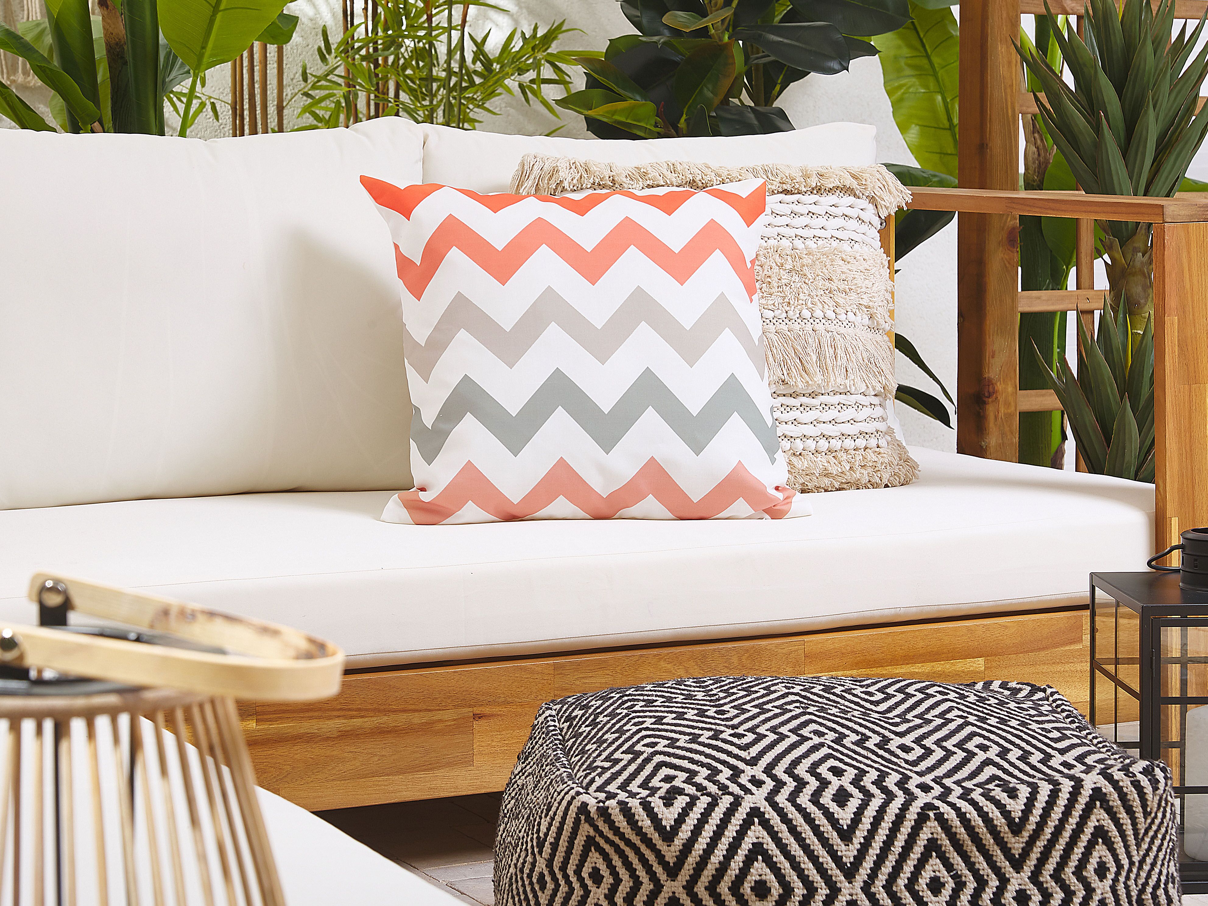 Set of 2 Outdoor Cushions LAGARO Chevron Pattern 45 x 45 cm Multicolour