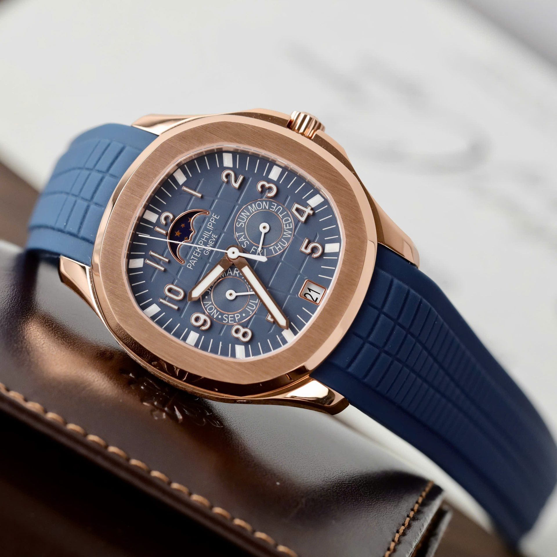Patek Philippe Best Replica Watch Aquanaut 5261R Automatic Swiss Movement Blue Dial 40mm - Elite Watch Atelier