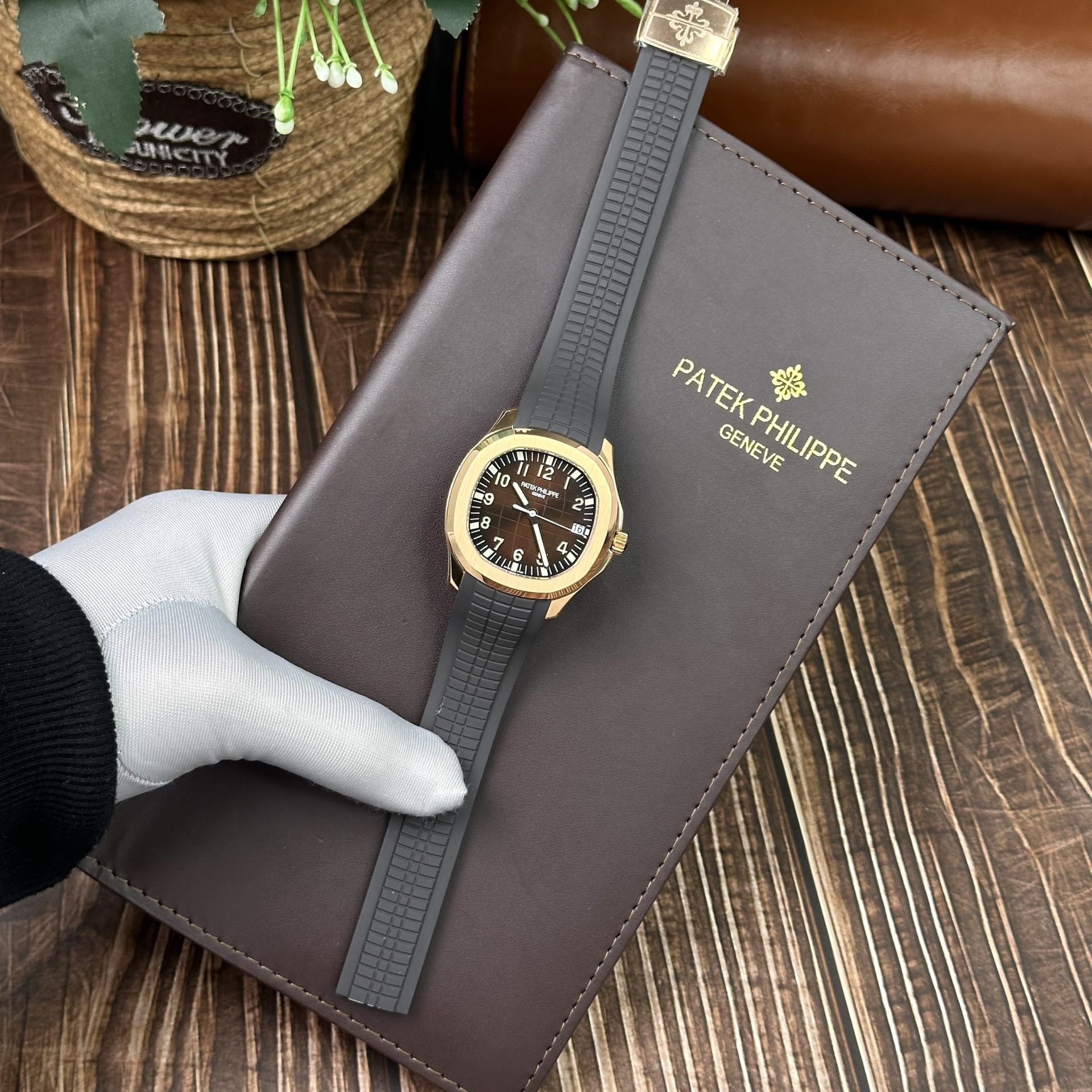 Patek Philippe Replica 1:1 Watch Aquanaut 5167R Chocolate Dial Factory 3K 40mm - Elite Watch Atelier