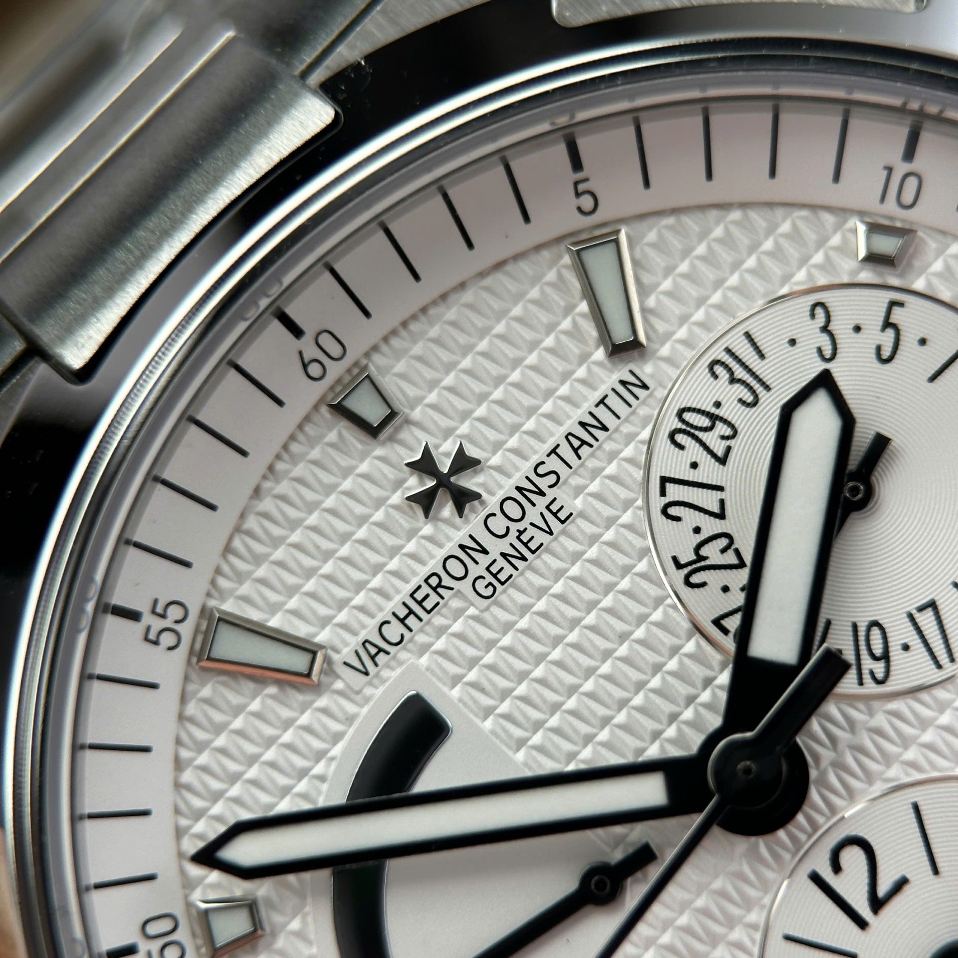 Vacheron Constantin Luxury Imitation Watches Overseas Dual Time 47450 White Dial Metal Wire 9F Factory 42mm - Top club