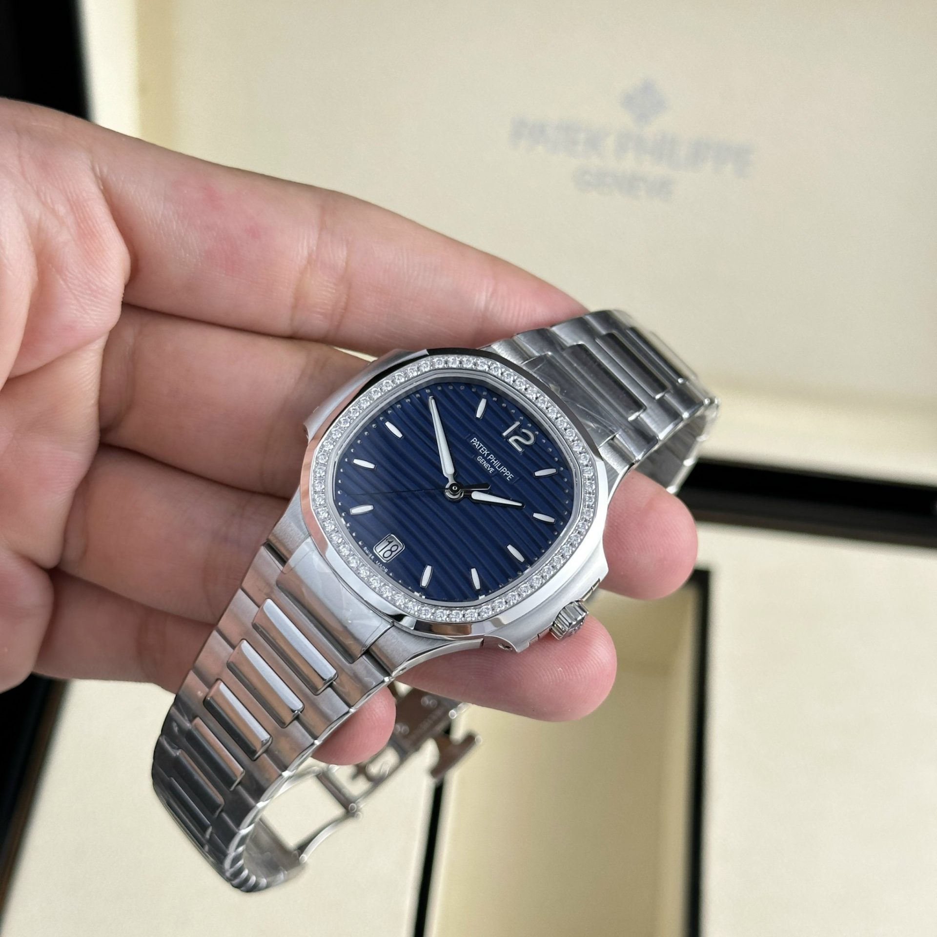 Patek Philippe Replica 1:1 Watch Nautilus 7118 Blue Dial With Stone 3K Factory 35.2mm - Top club