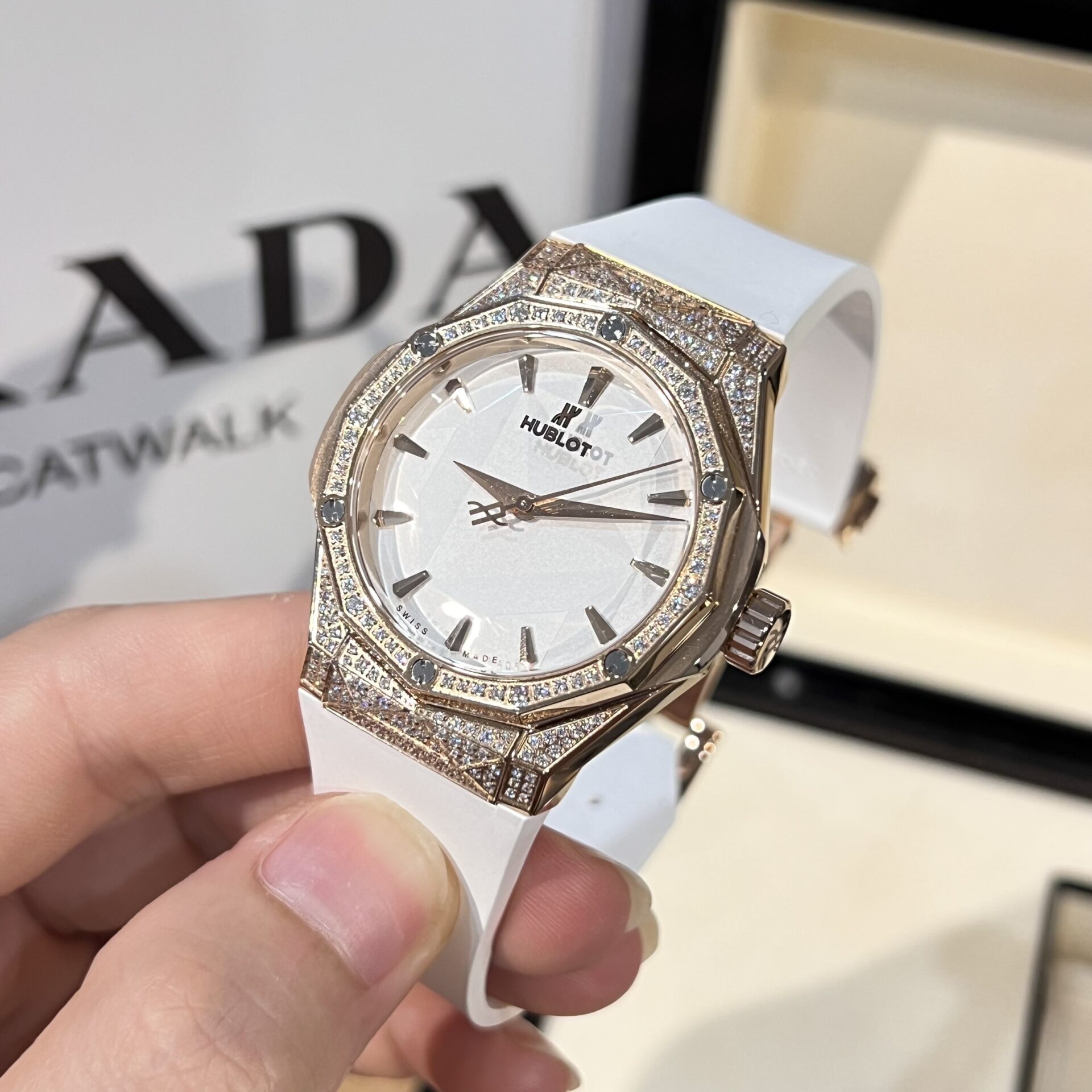 Hublot Orlinski King Gold Replica 11 Watch With Full Diamond Case White 40mm - Top club