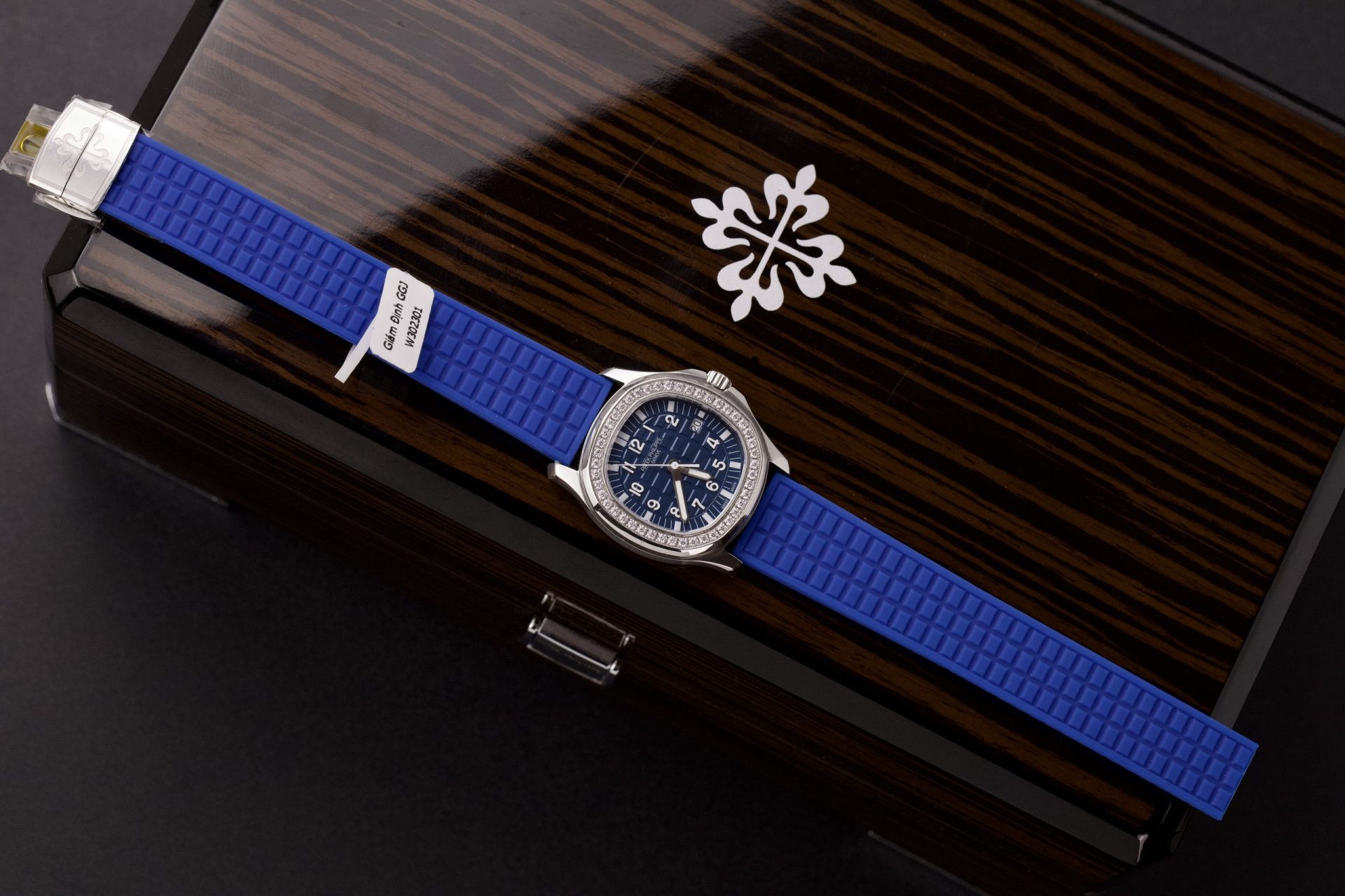 Patek Philippe Rep 11 Watch Aquanaut 5067 Moissanite Diamond Grade Blue Quartz Movement 35.6mm - Elite Watch Atelier