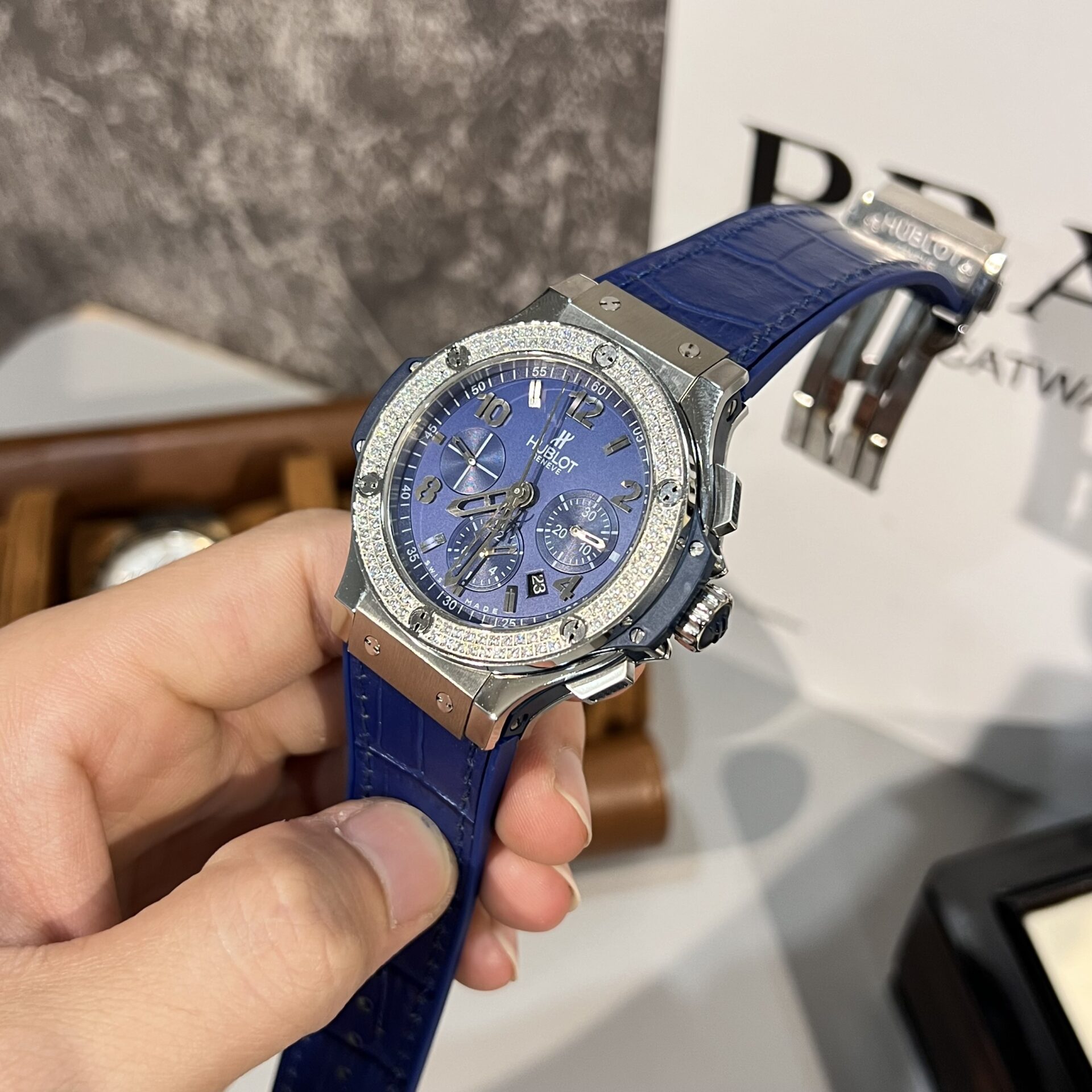 Hublot Replica Watch Big Bang Chronograph With Diamonds Bezel Blue Dial HB Factory 44mm - Top club