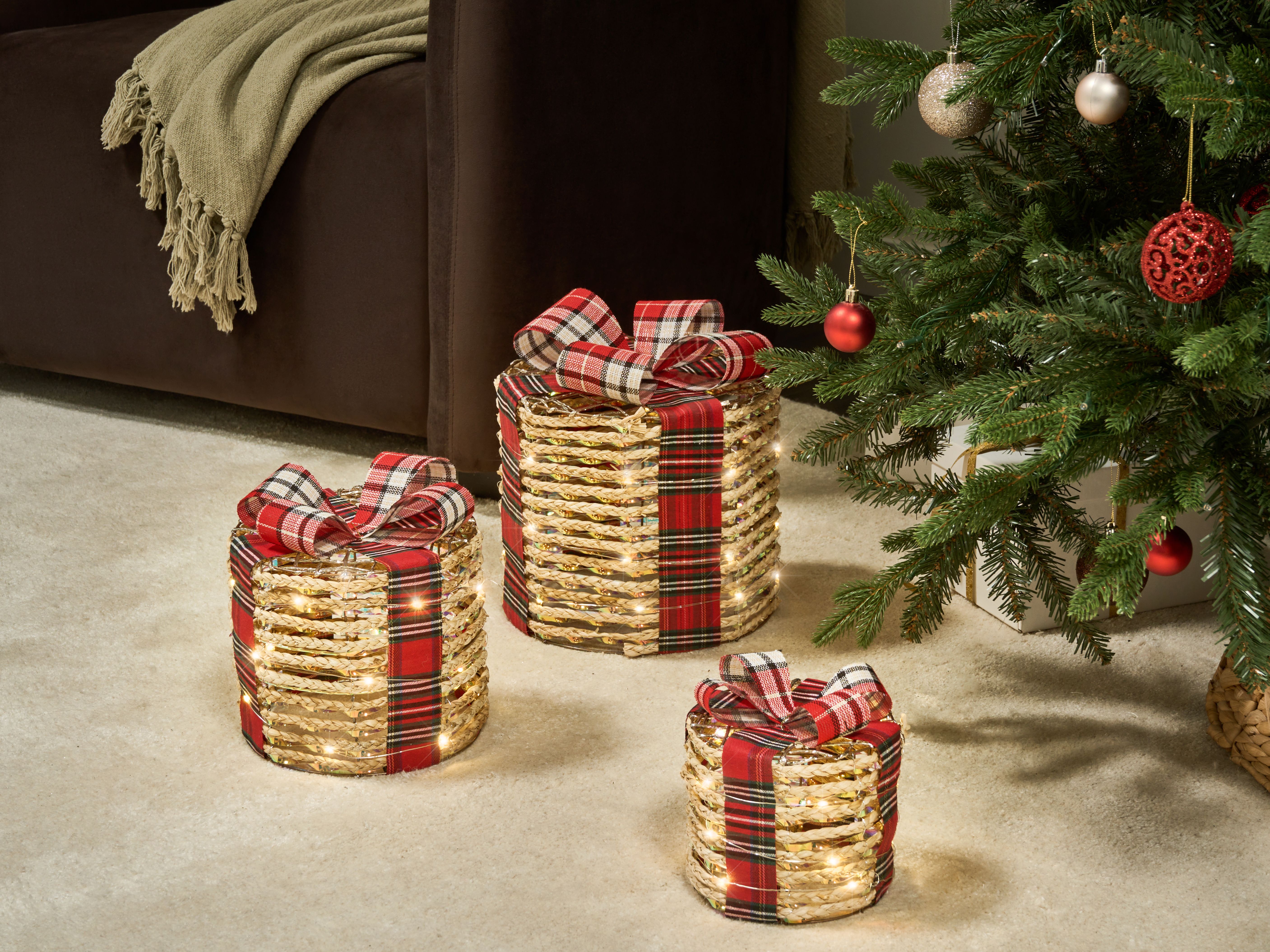 Set of 3 Christmas Decorations LED VEJLEN Christmas Gifts 20/25/30 cm Beige