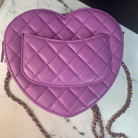 Replica Chanel Heart Zipped Arm Coin Purse 22S Purple/Black Ap27861:1High-quality replica