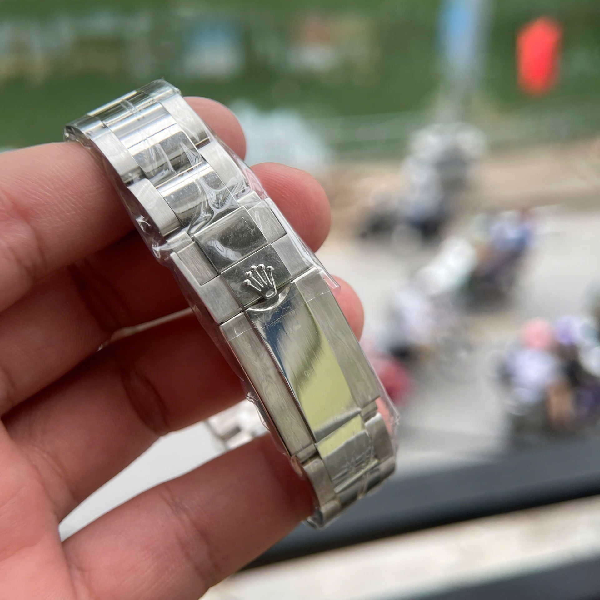 Rolex Daytona Best Replica Watch Custom Solid White Gold + Diamonds Baguette Hong Kong 40mm - Top club