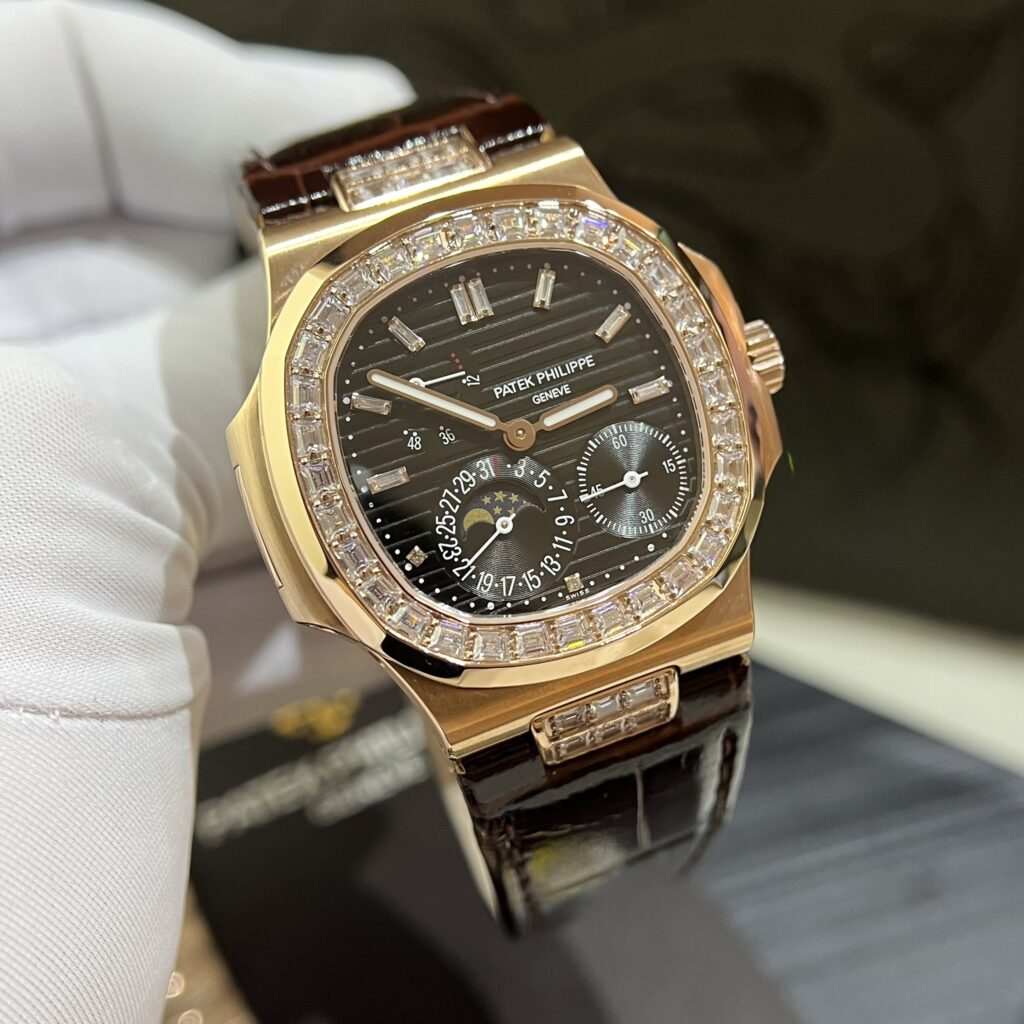 Patek Philippe Replica Watch Nautilus 5724R Gray Dial GR Factory 40mm - Top club