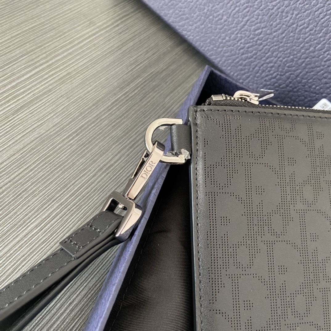 Oblique Galaxy A5 Pouch Black For Women‎ 10.5 in/26.5cm CD 2ESCA338VPD_H03E1:1High-quality replica