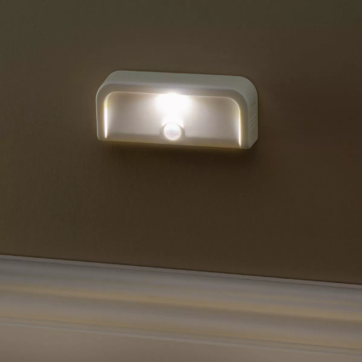 Mr. Beams White LED Battery Operated Light