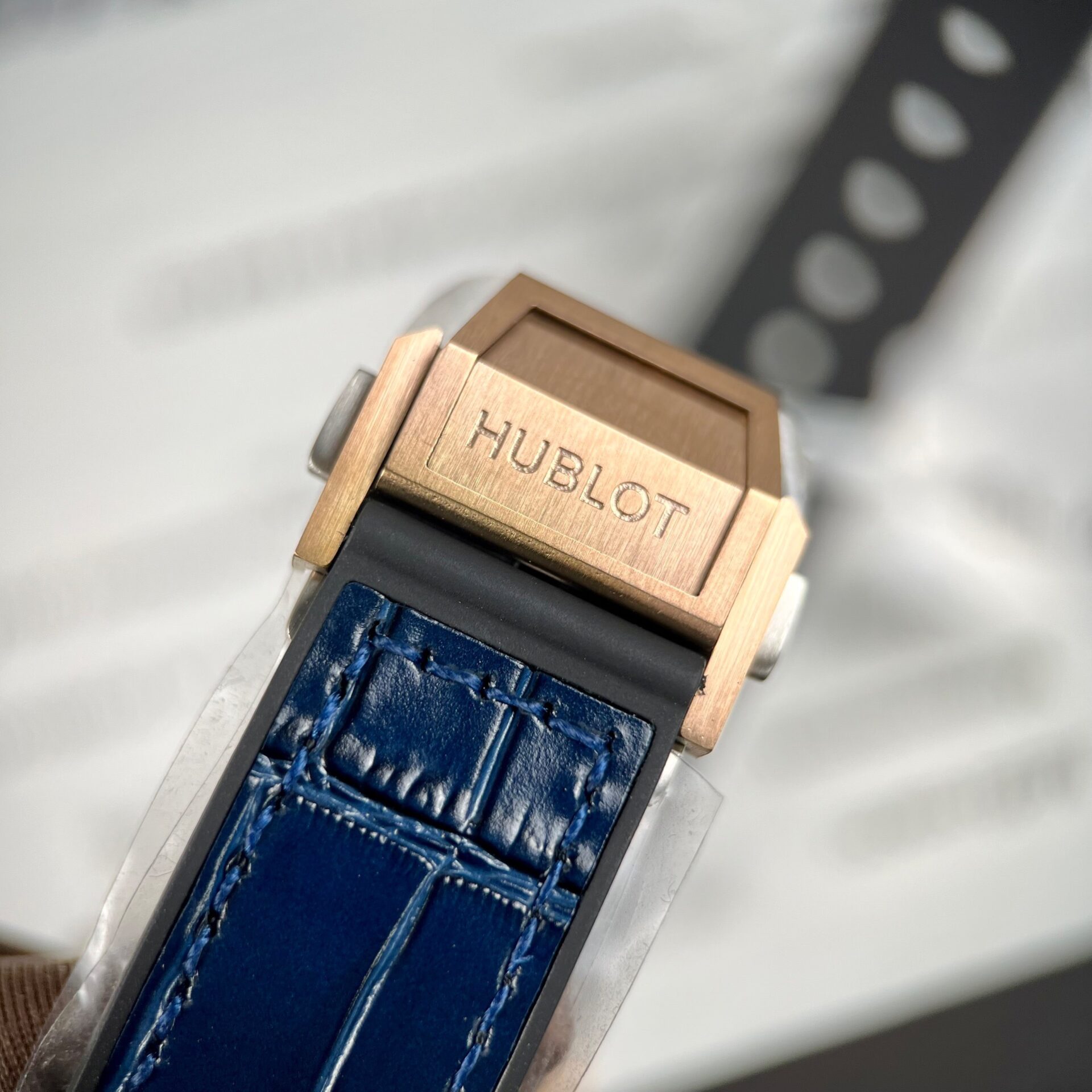 Hublot One Click King Gold Replica Watch With Blue Dial Moissanite 39mm - Top club