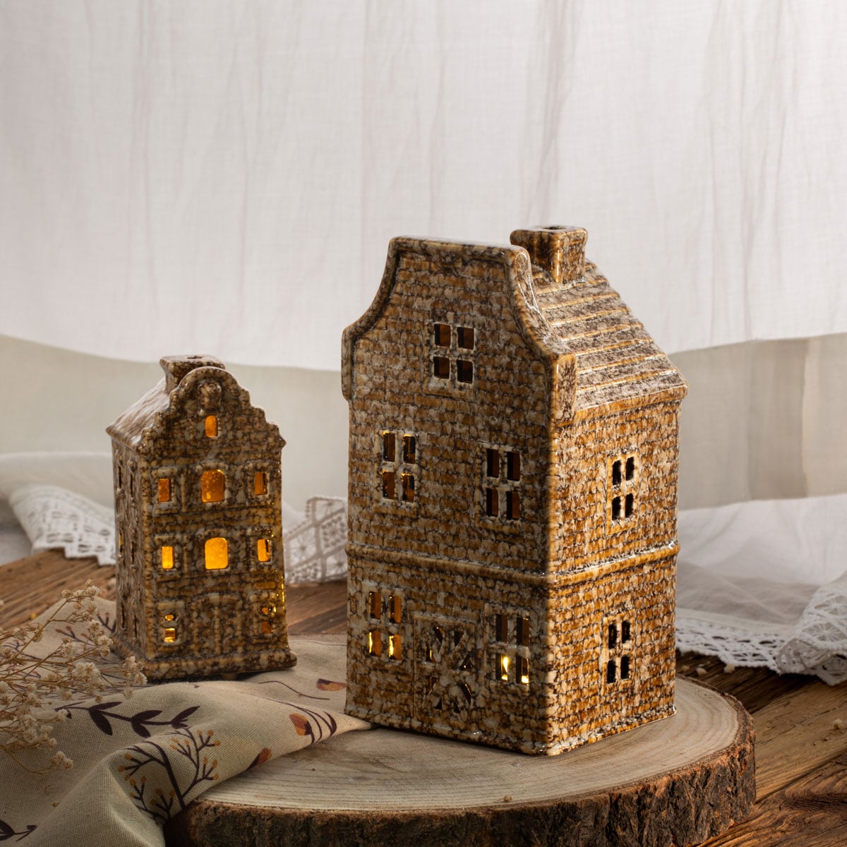 Domek LED CRISPO ceramiczny brązowy 11x10x21 cm