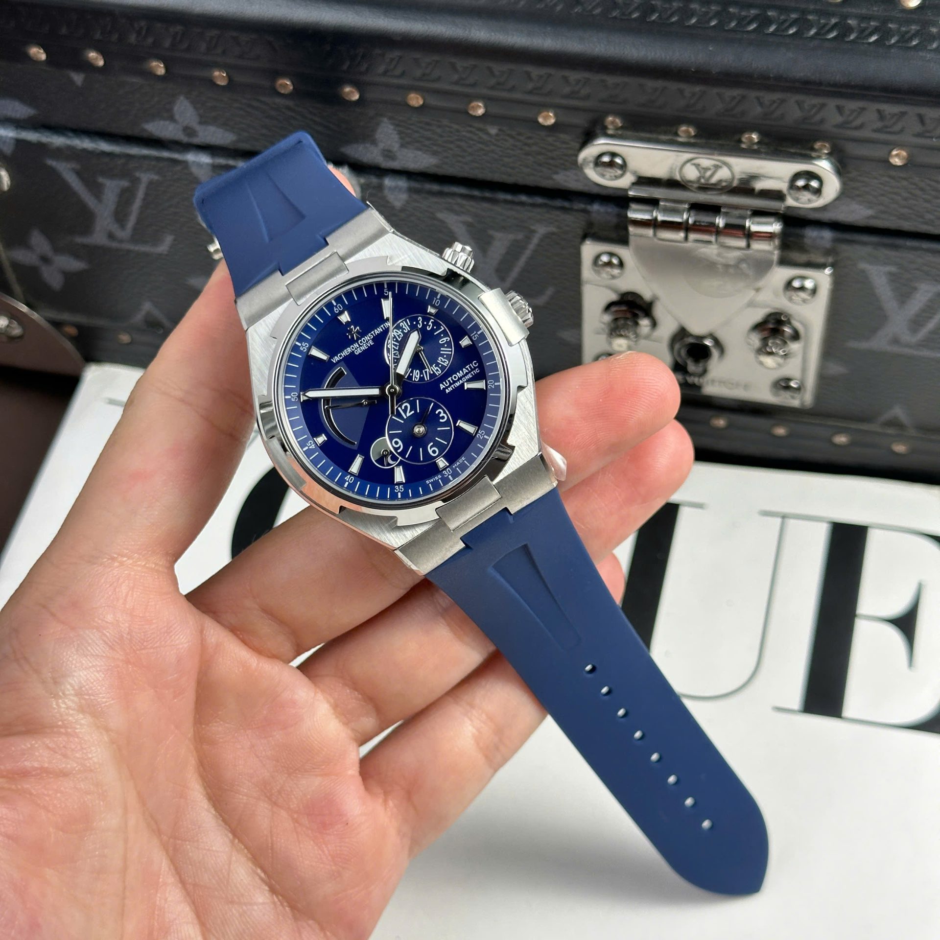 Vacheron Constantin Best Replica Watch Overseas Dual Time 47450 Blue 9F Factory 42mm - Elite Watch Atelier