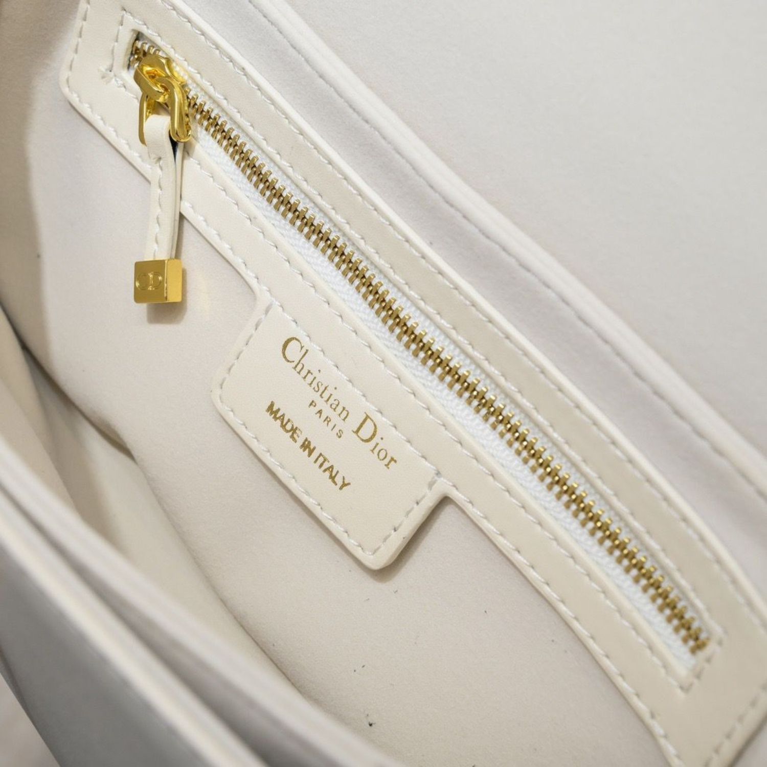30 Montaigne Avenue Bag Black/White/Blue/Beige/Light Pink For Women 9 in/ 22.5cm M9260UMOA_M9001:1High-quality replica
