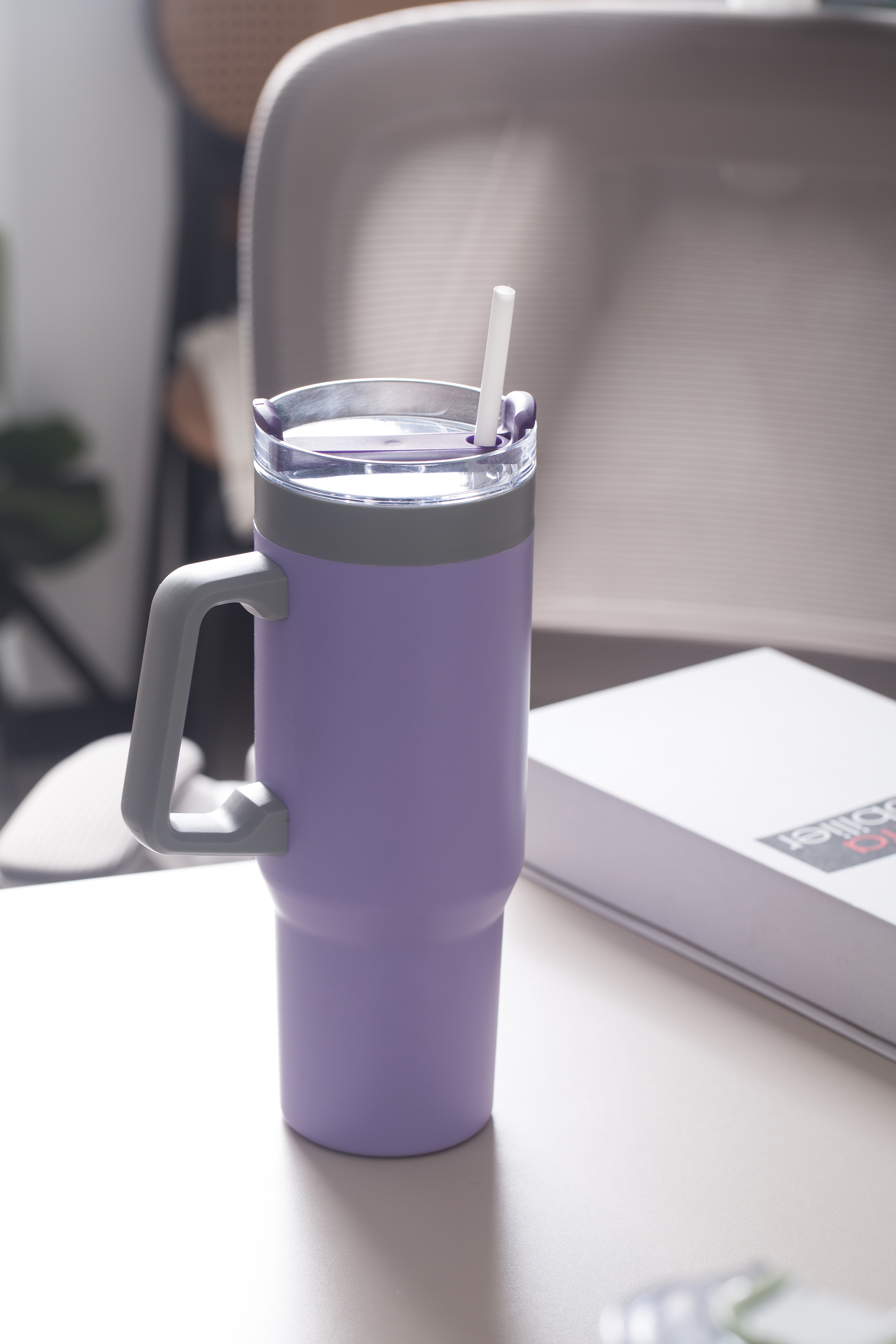 1200ml Big Capacity Plastic Desk Water Bottle with Handle and Straw for Boiling Water for Office Use
