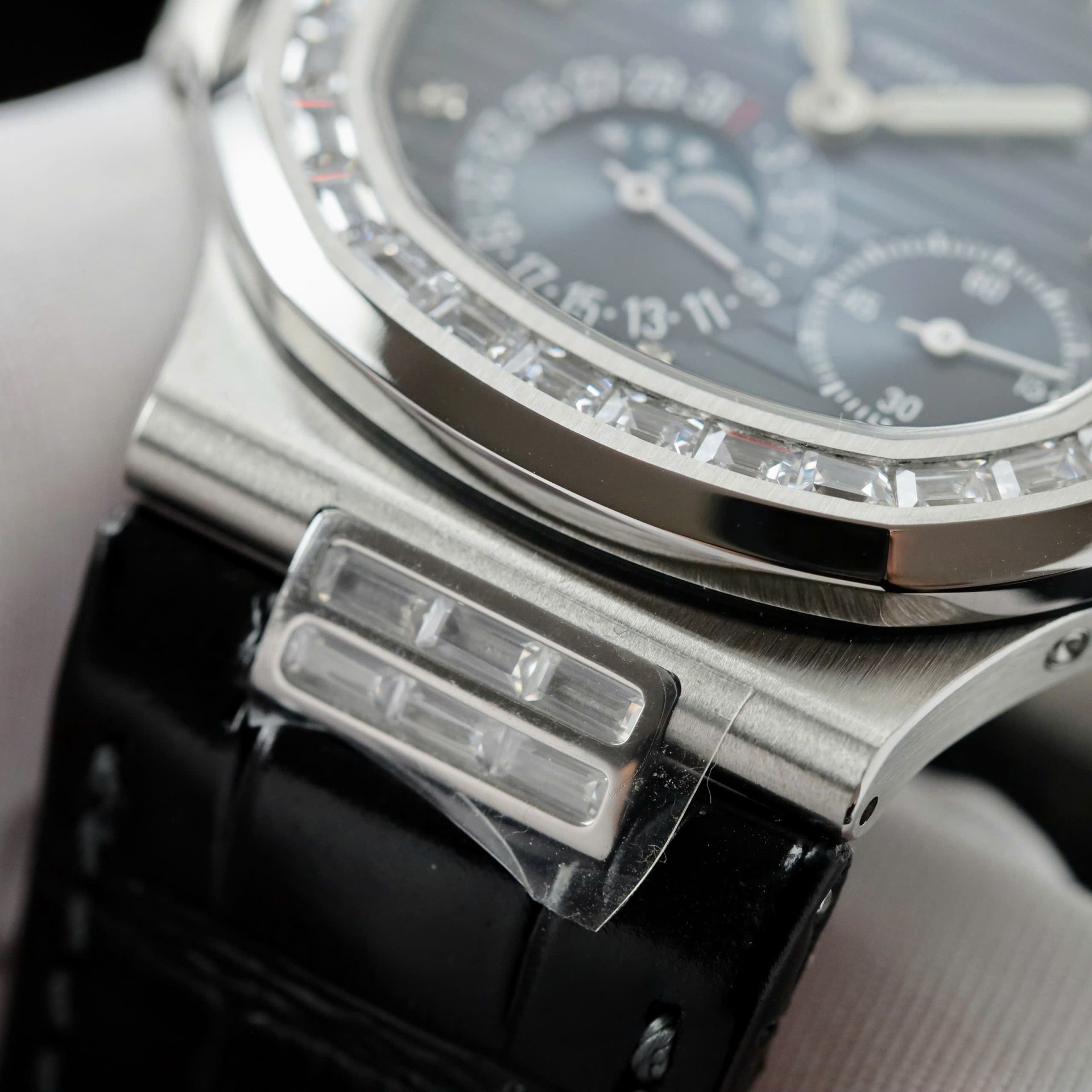 Patek Philippe Nautilus 5724R Replica Watches Blue Dial Full Function PPF FActory 40mm - Top club