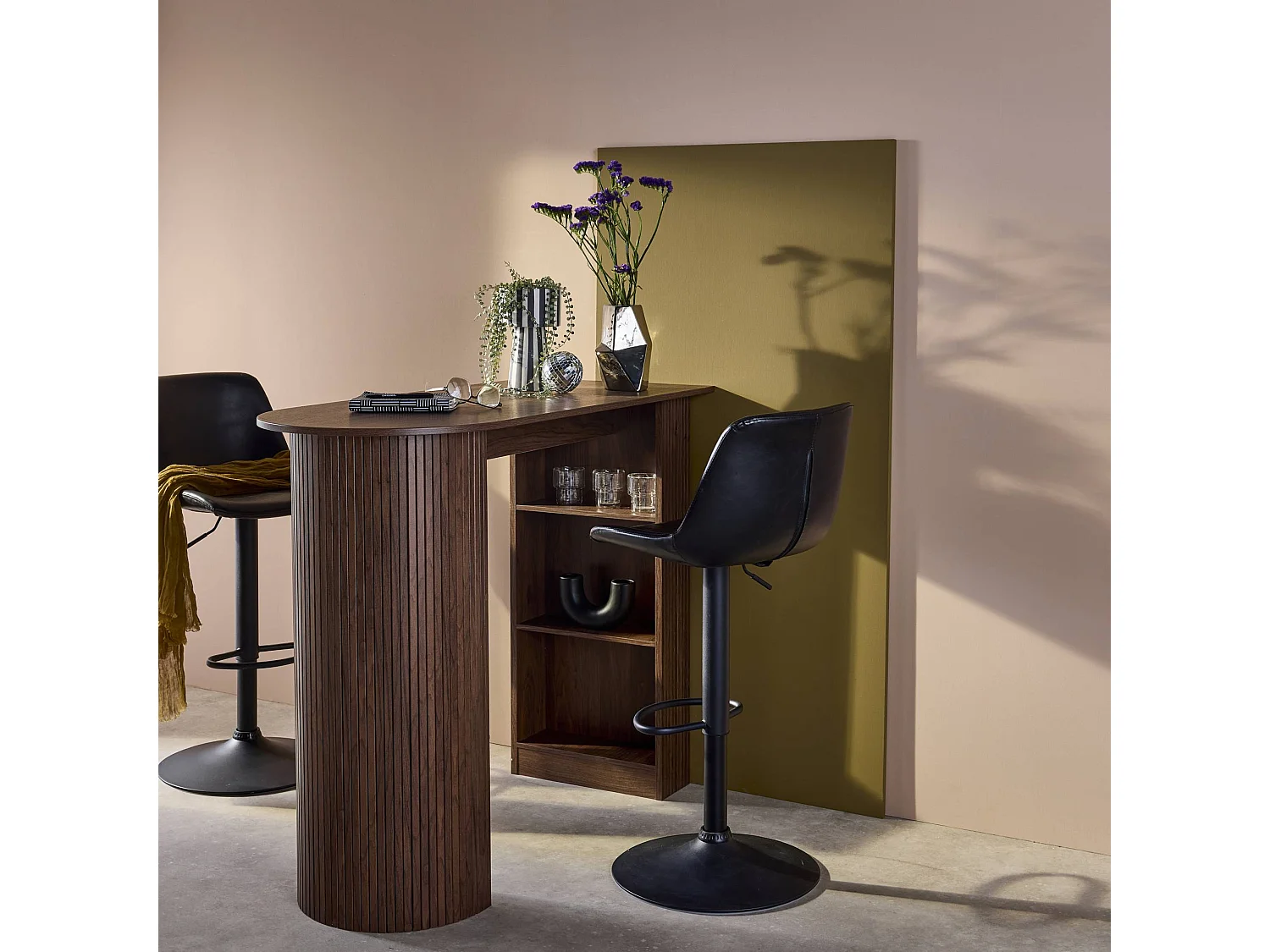 Table bar. table haute de cuisine table d'appoint décor bois avec rangements. 3 étagères. 120 x 55 x 100 cm