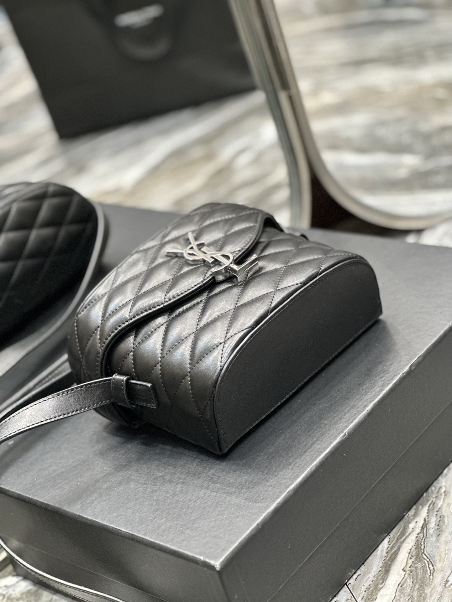 JUNE BOX BAG IN QUILTED PATENT LEATHER1:1High-quality replica