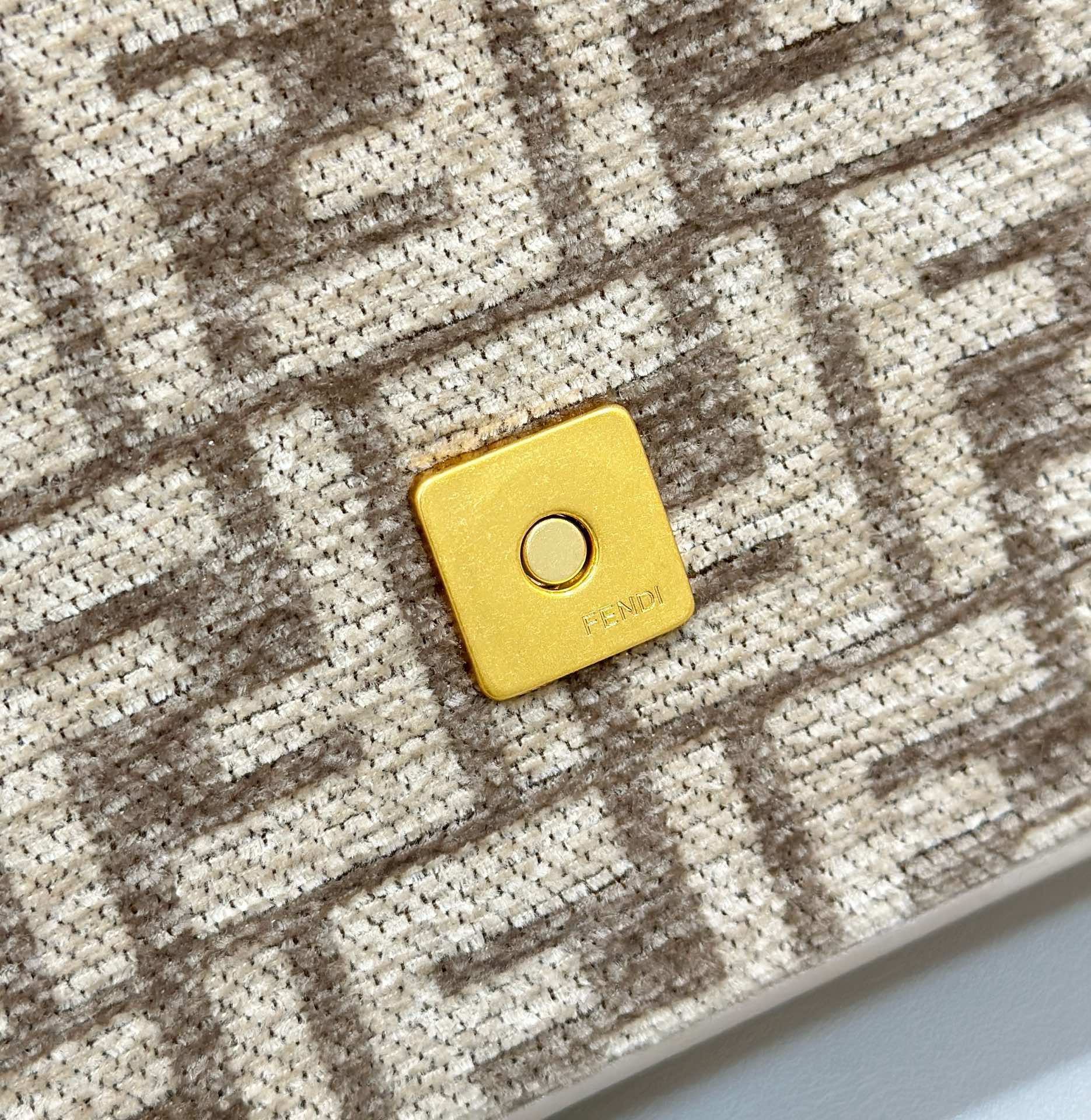 Fendi Chain Shoulder Bag - Replicaclubs