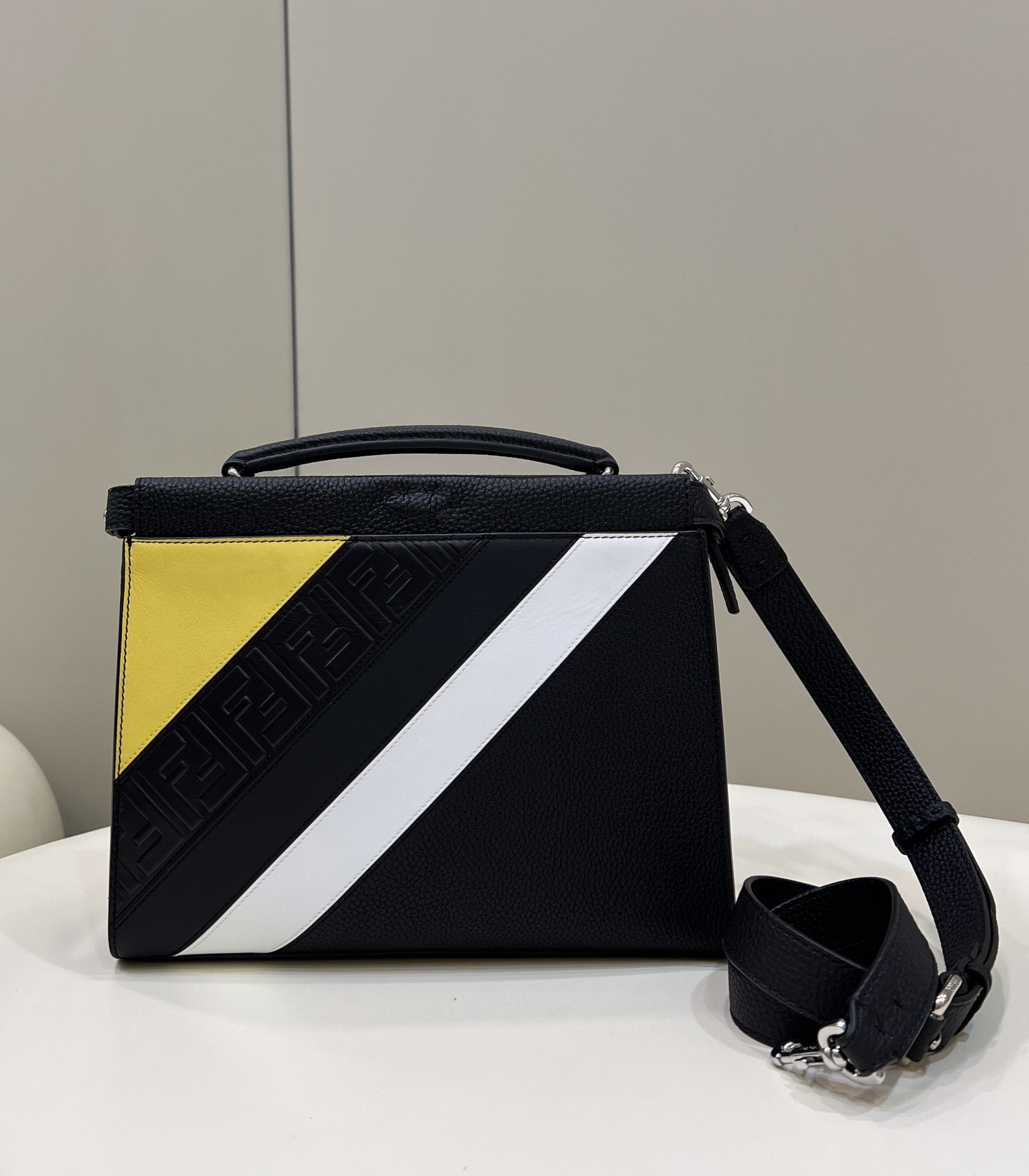 Fendi O'Lock Zipper - Replicaclubs