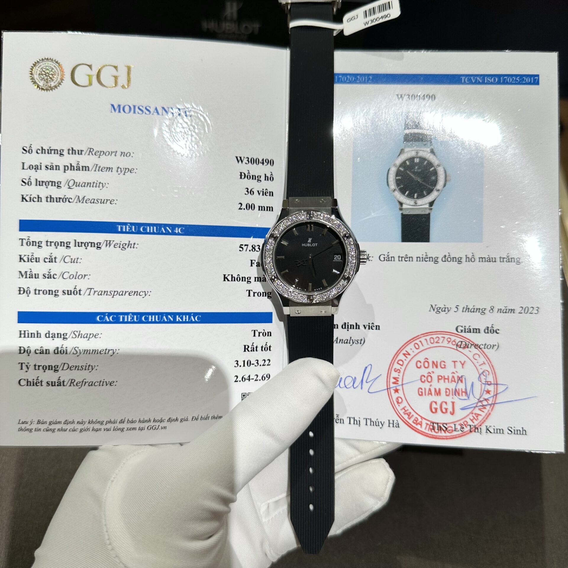 Hublot Classic Fusion Replica Watch With Moissanite Diamond Rubber Strap HB Factory 33mm - Top club