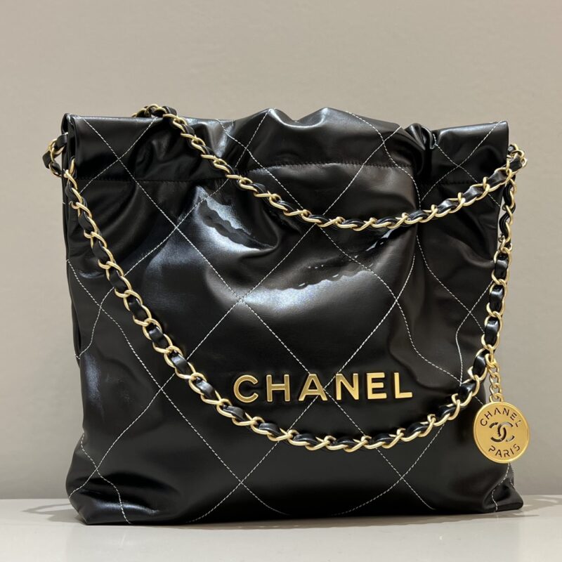 CHANEL 22 Medium Handbag Black