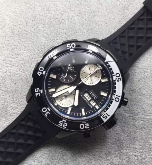Replica IWC V6 Aquatimer Chronograph Black Rubber Strap - Elite Watch Atelier