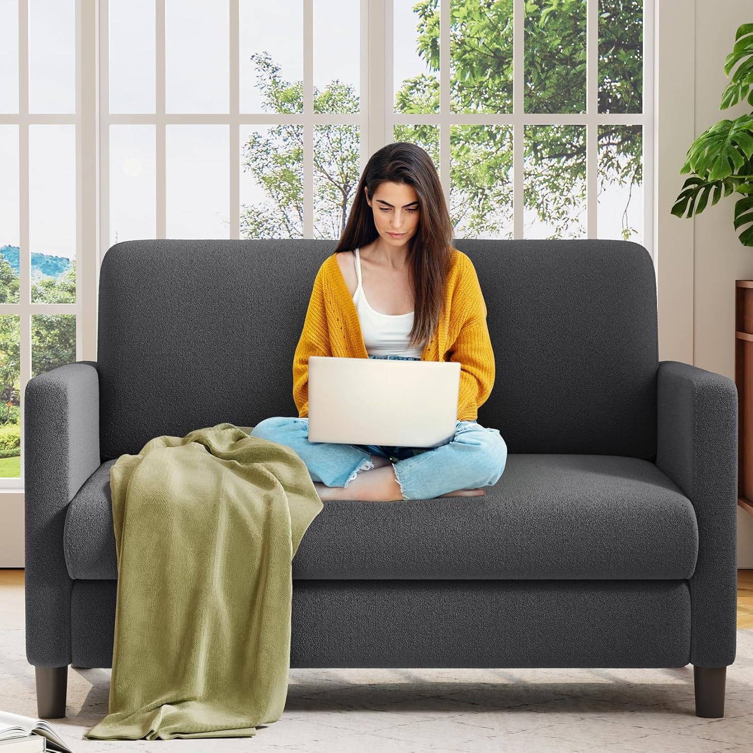Welzona Loveseat, 51