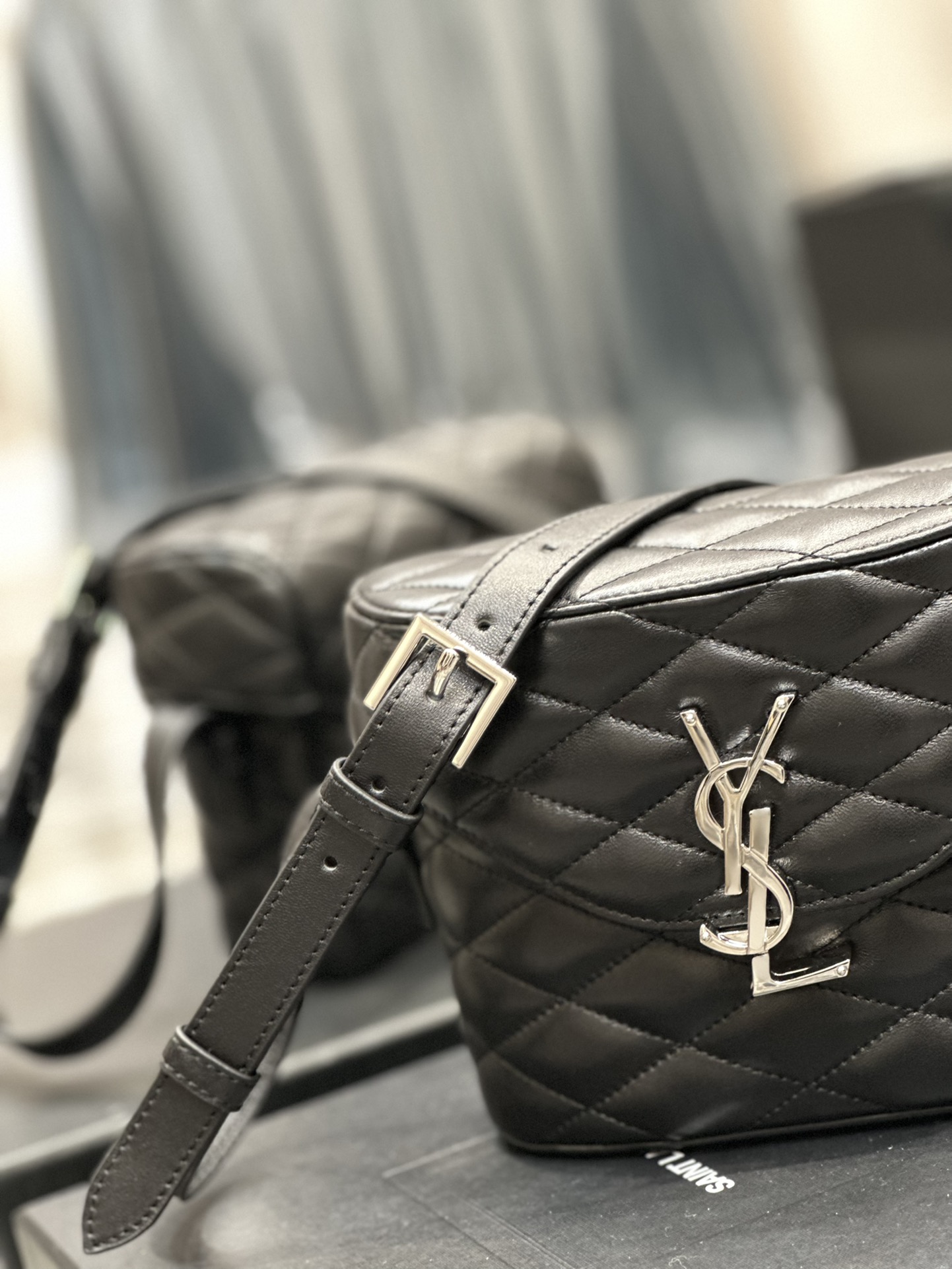 JUNE BOX BAG IN QUILTED PATENT LEATHER1:1High-quality replica