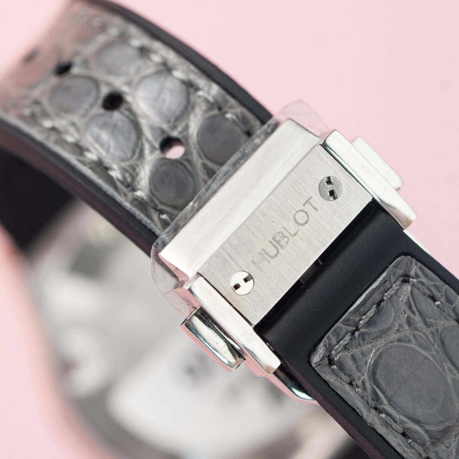 Hublot Classic Fusion Replica Watch Moissanite Diamond Hong Kong Gray Dial 33mm - Top club