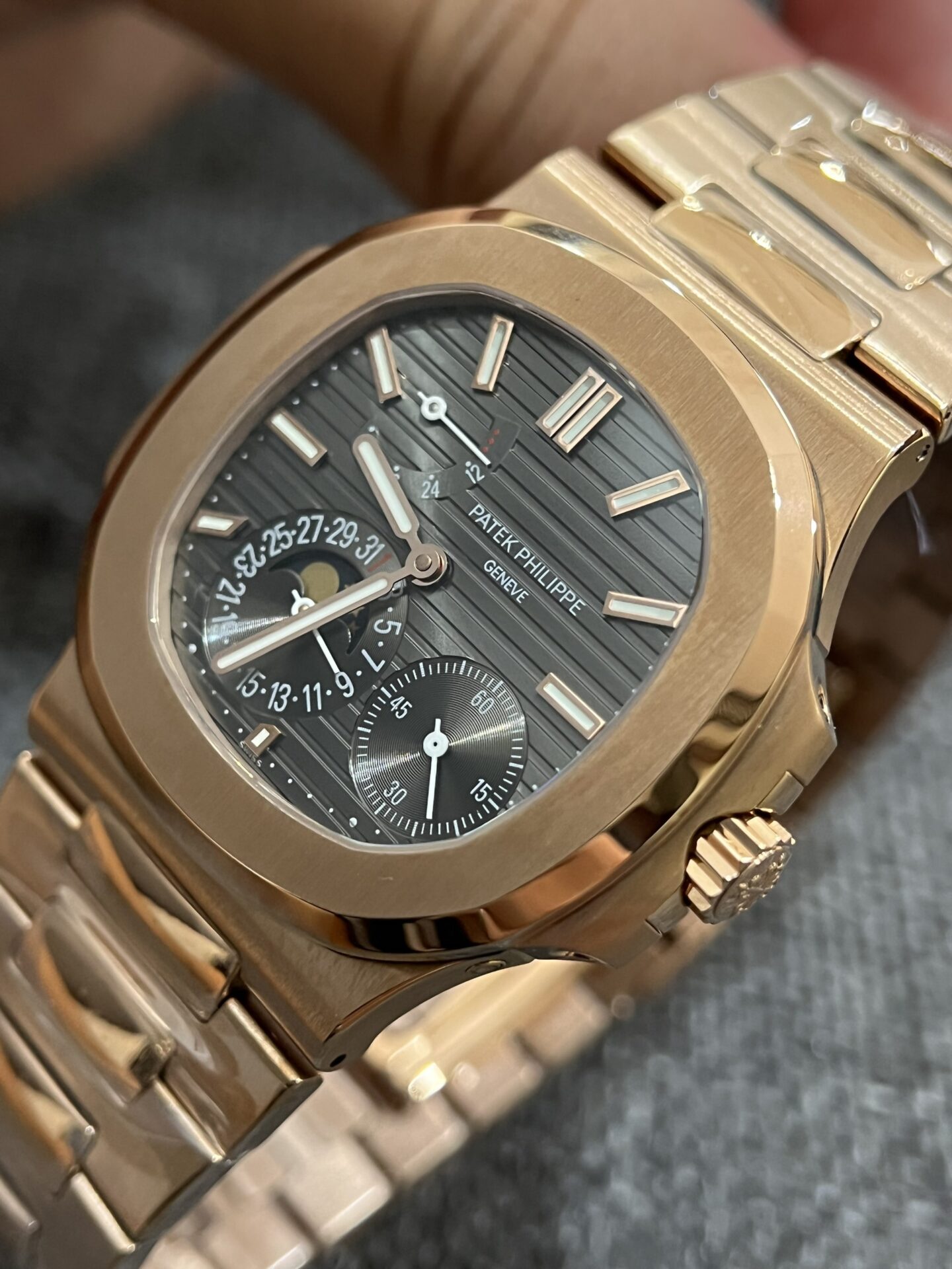 Patek Philippe Replica Watch Nautilus 5712R Gray Dial GR Factory 40mm - Top club