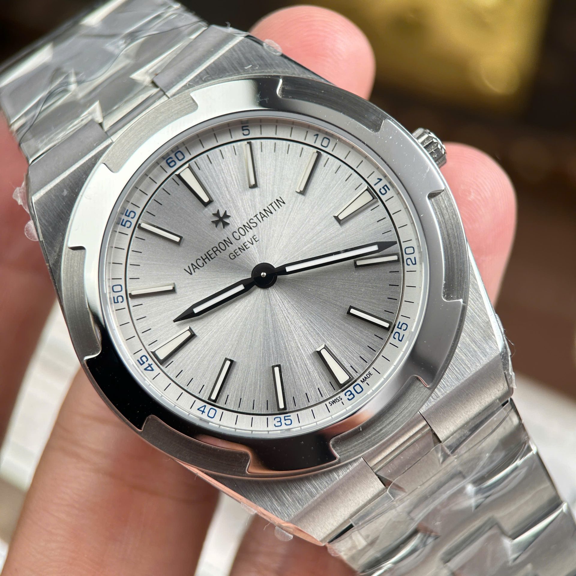 Vacheron Constantin Overseas Ultra-Thin 2000V Knock Off Watches White Dial Metal Wire 8F Factory 40mm - Top club