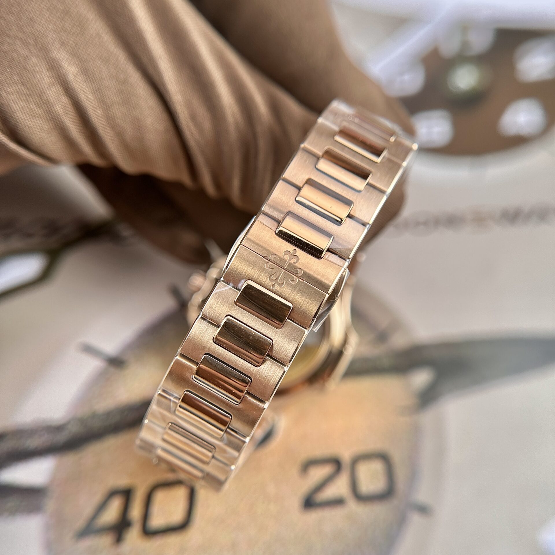 Patek Philippe Nautilus 7118 Replica Watch Rose Gold 3K Factory 35.2mm - Top club