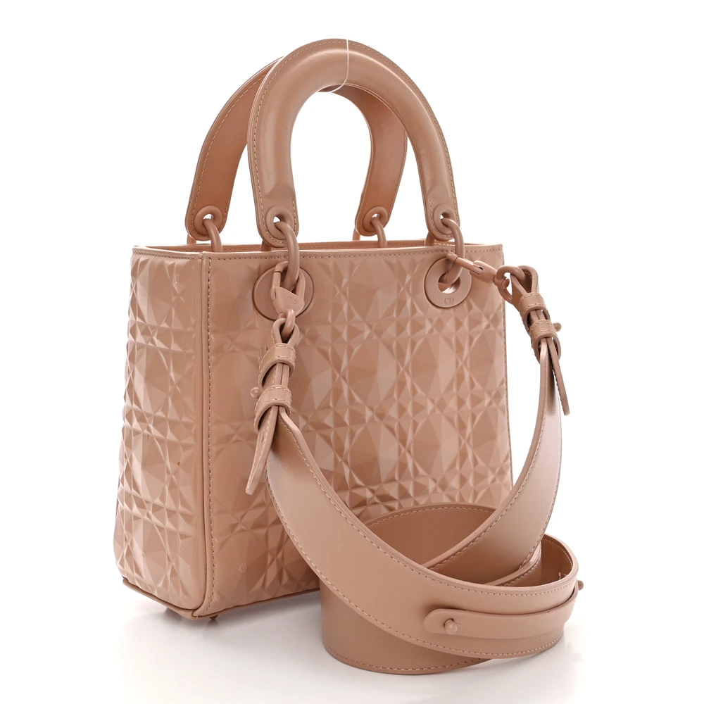 Where to Buy Superfake Handbags You’ll Love1:1High-quality replica