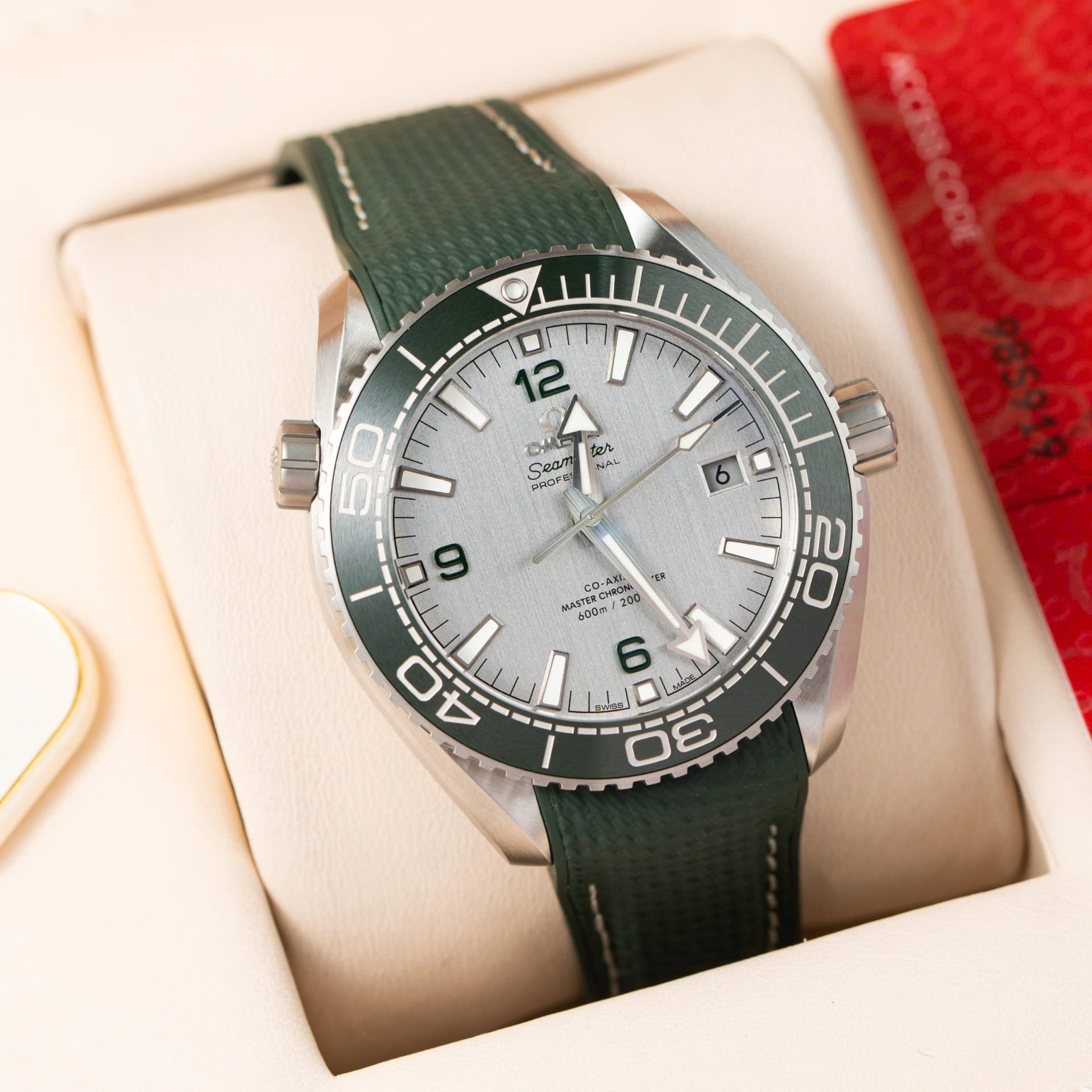 Omega Replica Watch Planet Ocean 600M Grey Dial Rubber Strap VS Factory 43.5mm - Elite Watch Atelier
