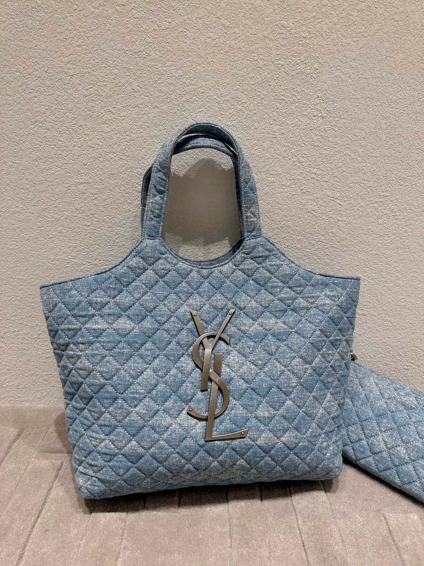 TO – Luxury Bags SLY 2811:1High-quality replica