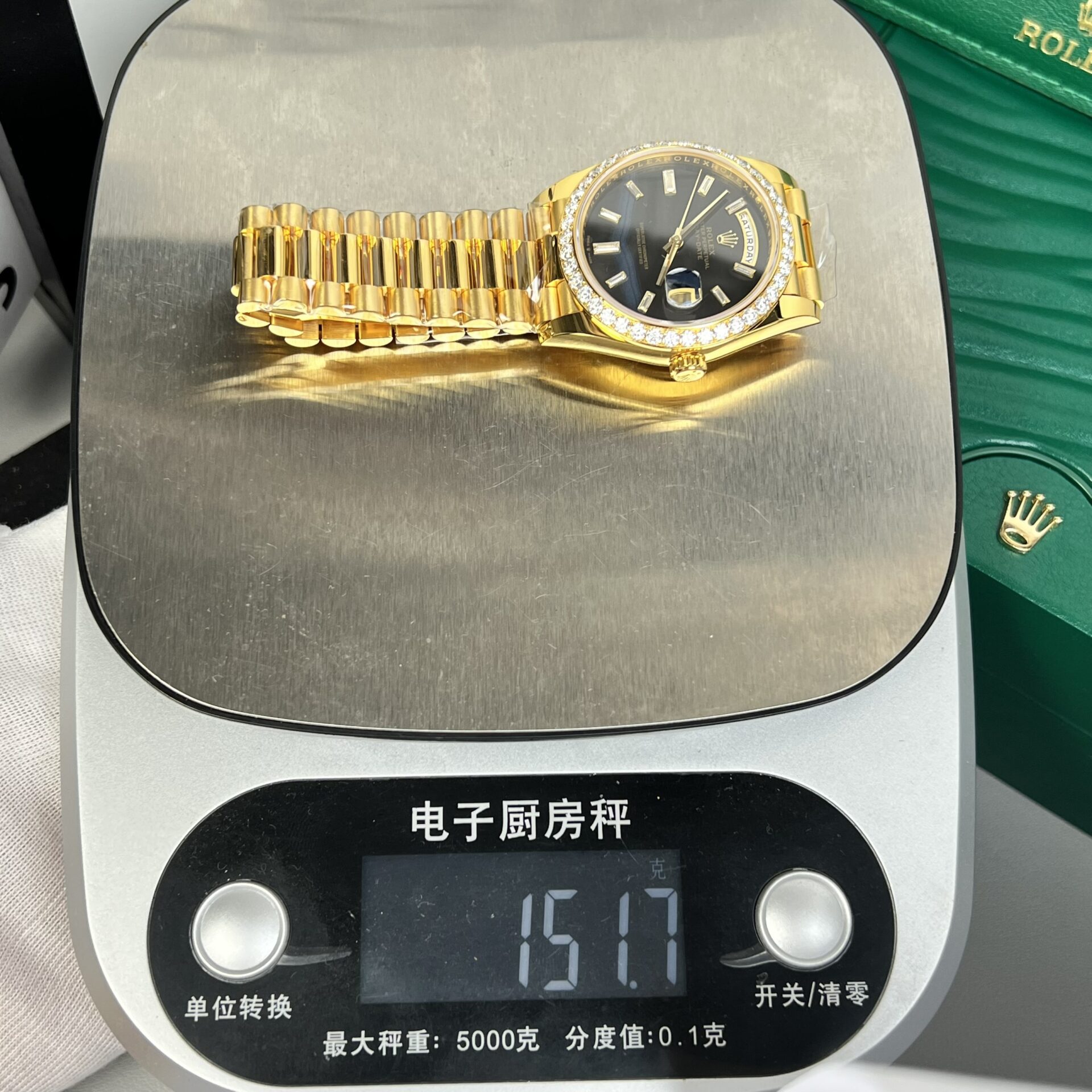 Rolex Day-Date Replica Watch 18K Gold Wrapped Black Dial With Diamond Bezel GM V2 40mm - Elite Watch Atelier