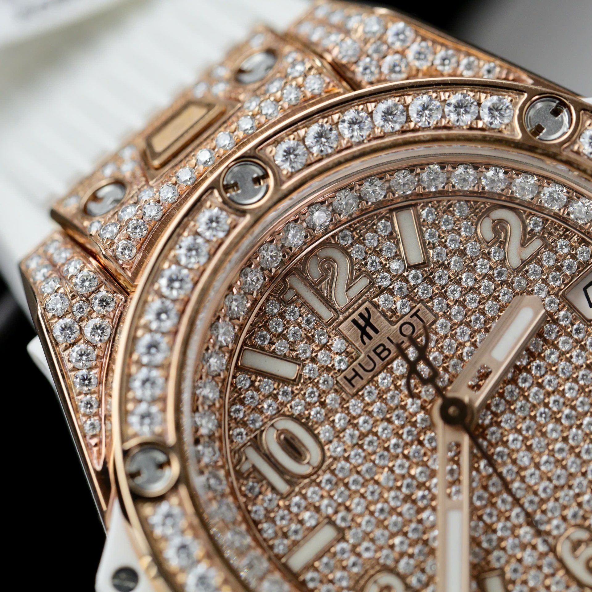 Hublot Big Bang One Click King Gold Custom Moissanite Diamonds Hong Kong 39mm - Top club