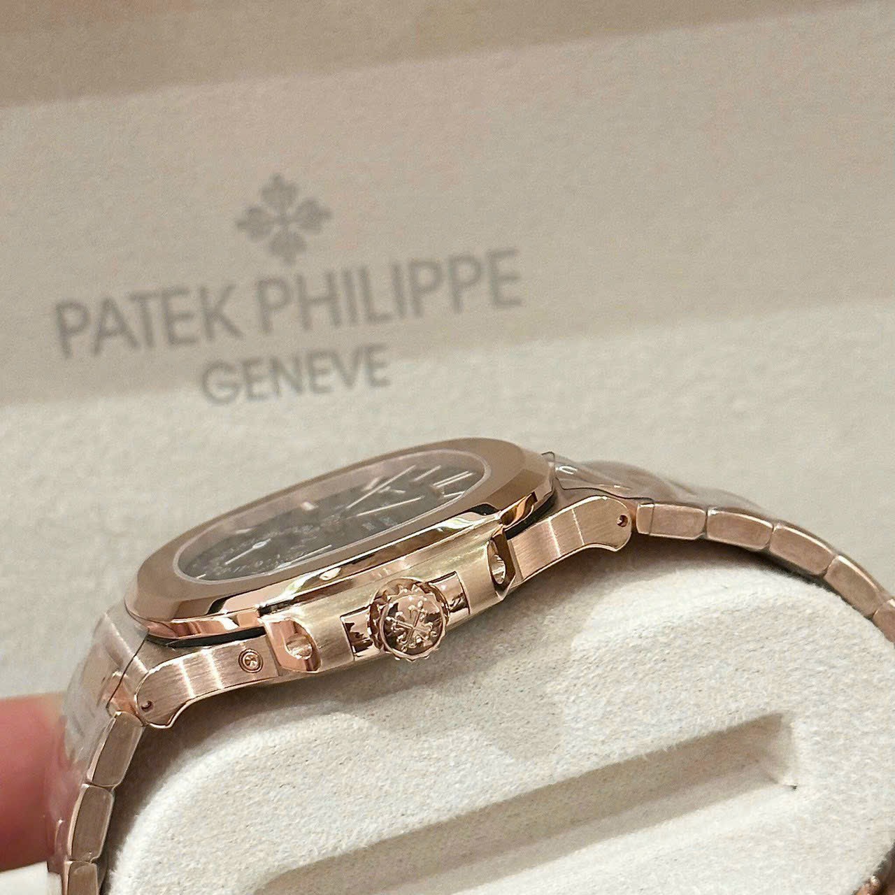 Patek Philippe Nautilus 5712 Gold Wrapped Chocolate Dial GRF 40mm - Top club