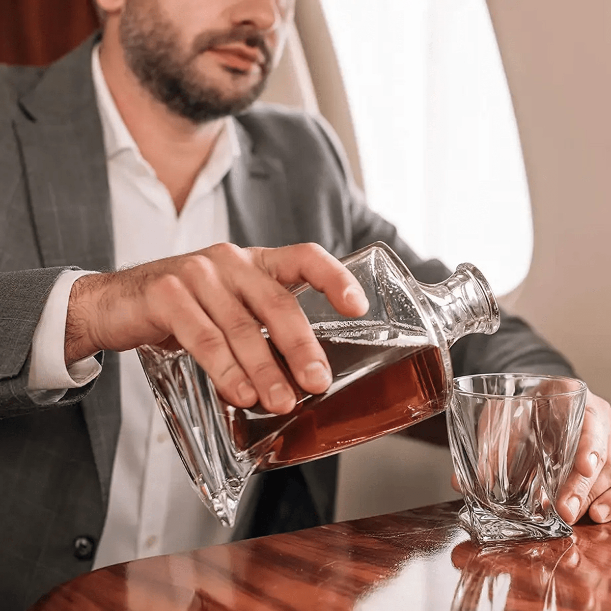 NoblePour - Luxe Whisky Karaf Set - Kristalheldere Karaf, Stijlvolle Glazen en Premium Koelstenen