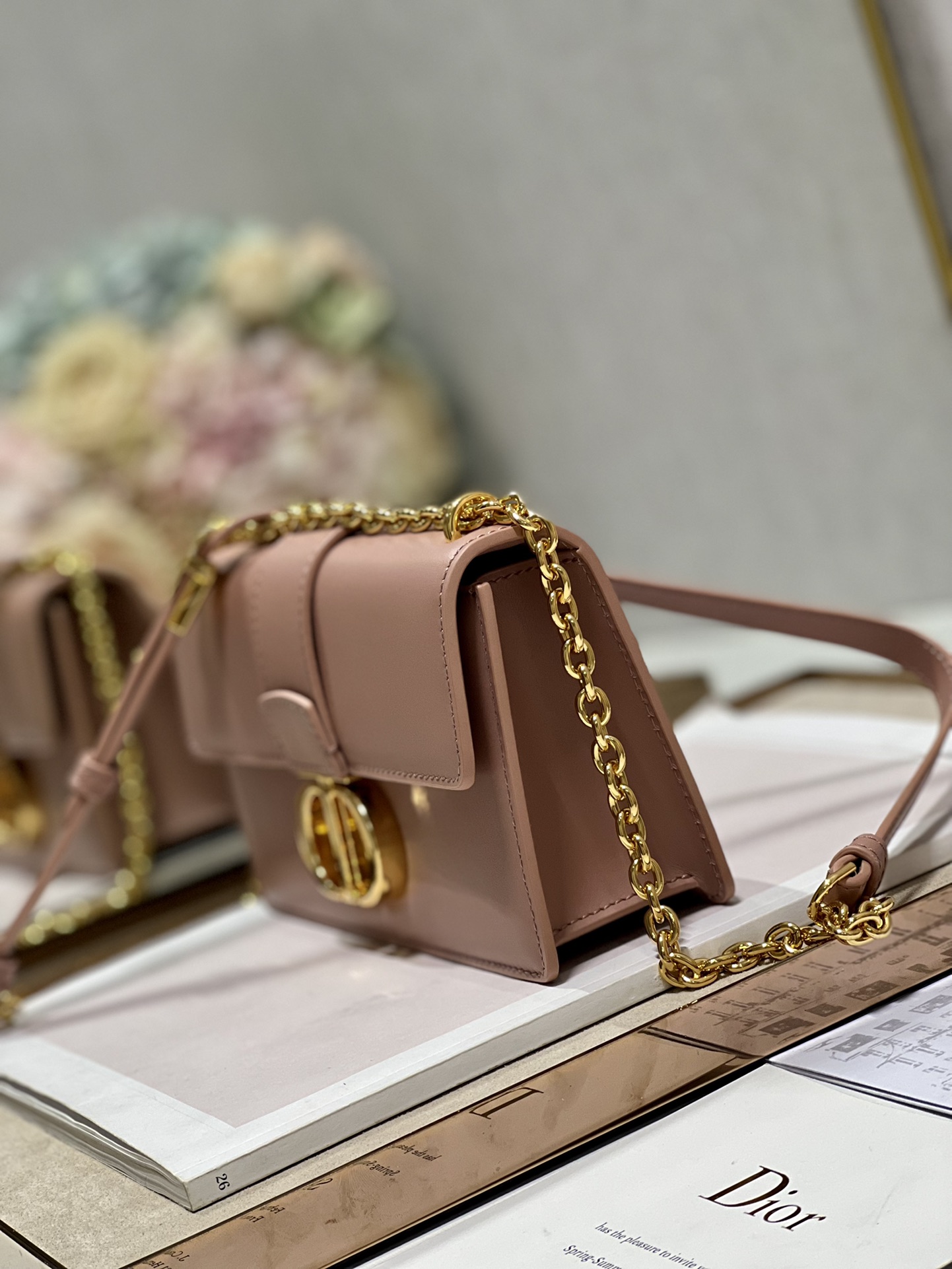 30 Montaigne East West Bag With Chain White/Pink/Black/Brown For Women 8.5in/21.5cm M9334UHEL_M0301:1High-quality replica