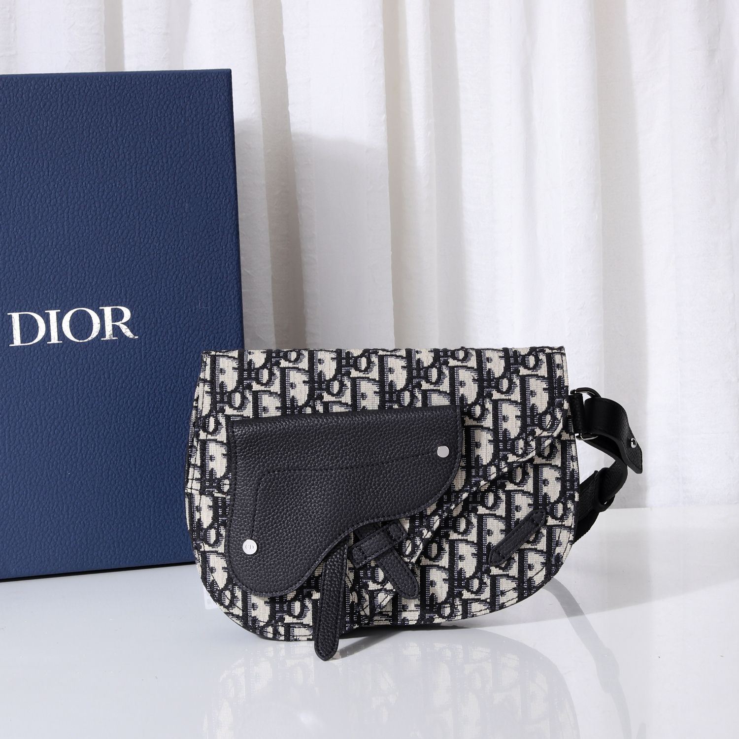 The Saddle Pouch Dior Oblique Jacquard White/Black For Women‎ 9.5in/24cm CD1:1High-quality replica