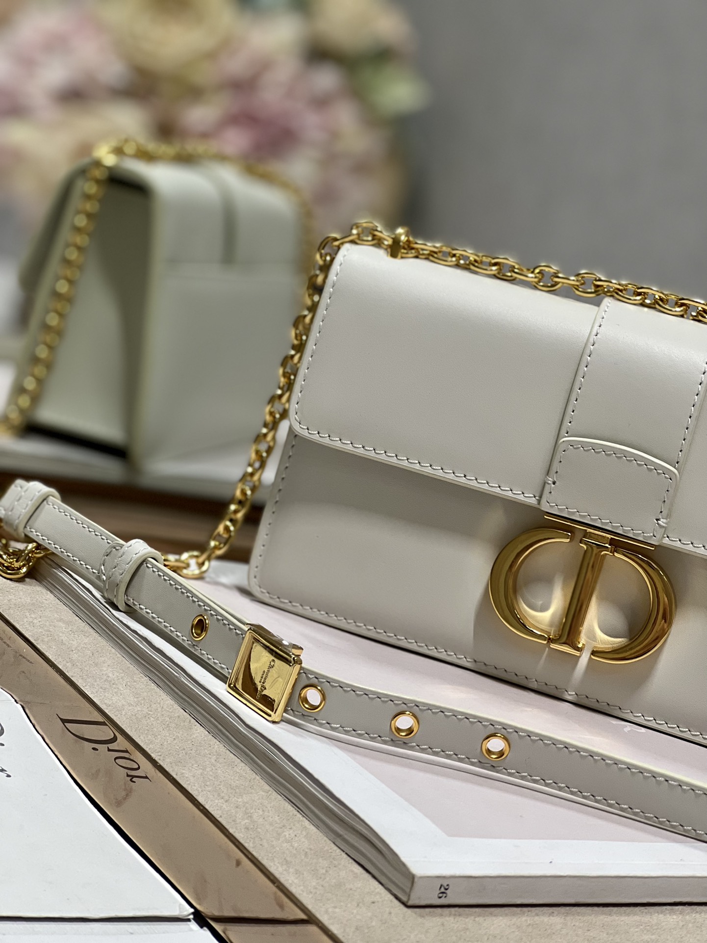 Dior Christian Dior 30 Montaigne East West Bag With Chain White For Women 8.5in/21.5cm M9334UHEL_M0301:1High-quality replica