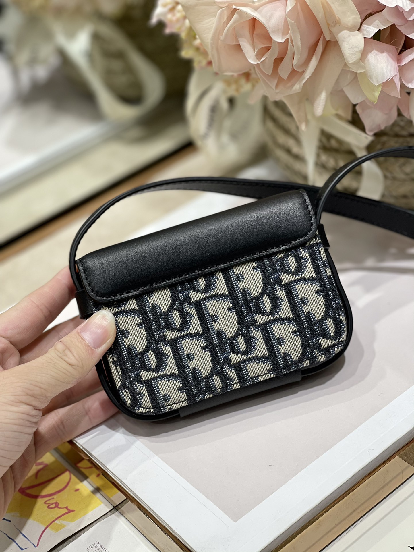 Lock Messenger Pouch Black/Beige For Women 4.5in/11cm1:1High-quality replica
