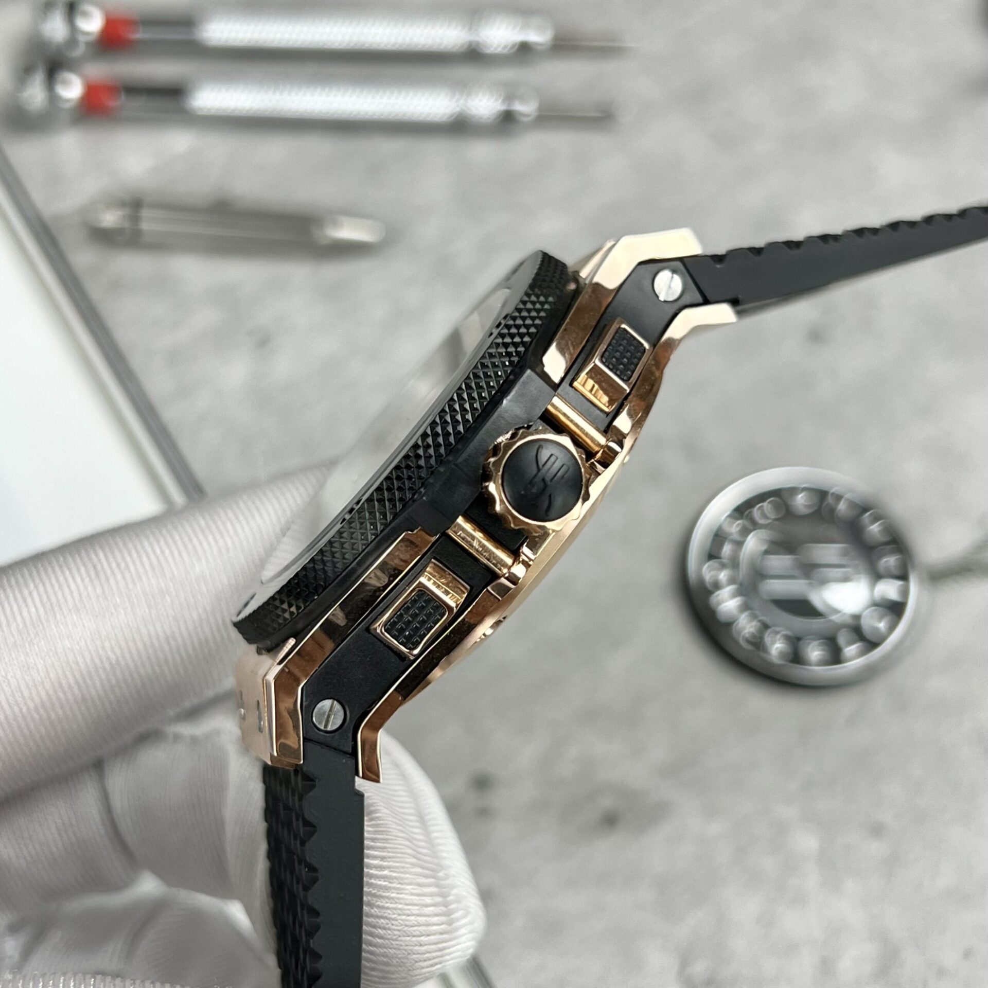 Hublot Fake Watch Big Bang King Gold Black Dial Rubber Strap 44mm - Top club